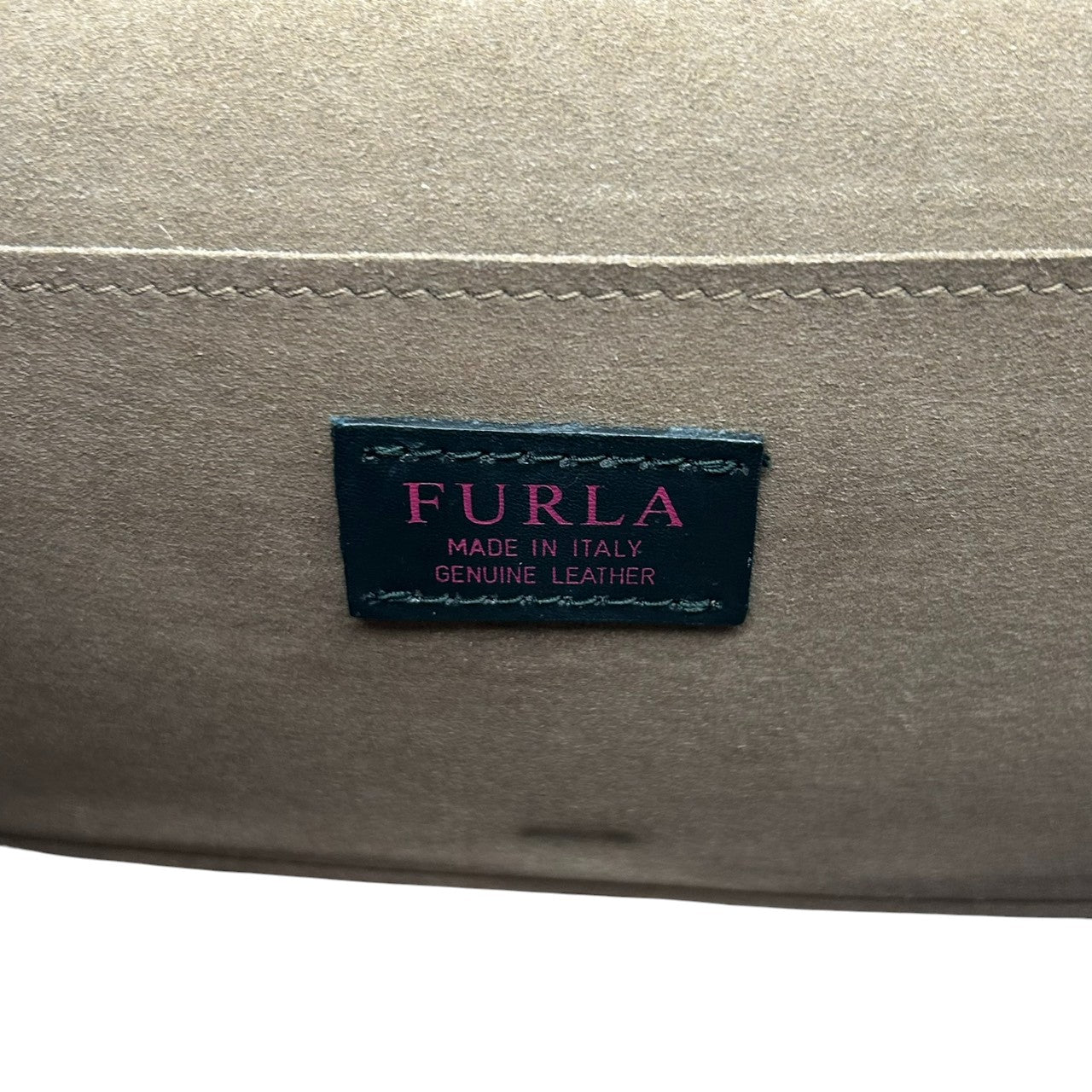 【美品】フルラ ネット 2WAY ハンドバッグ ショルダーバッグ レザー グレージュ レディース FURLA NET トップハンドル 斜め掛け可 自立可 通勤 フォーマル エレガント イタリア製 コンパクト 人気モデル s82
