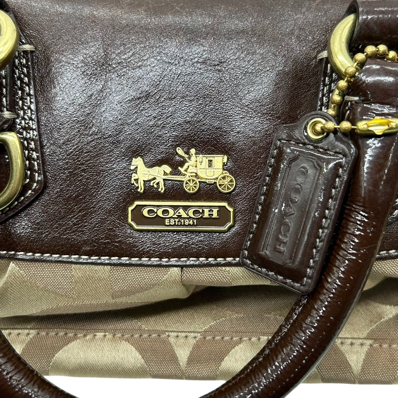 コーチ COACH ハンドバッグ ミニボストン サッチェル シグネチャー オプアート キャンバス パテント レザー ブラウン ベージュ レディース ゴールド金具 ロゴ エレガント フェミニン クラシック コンパクト s80