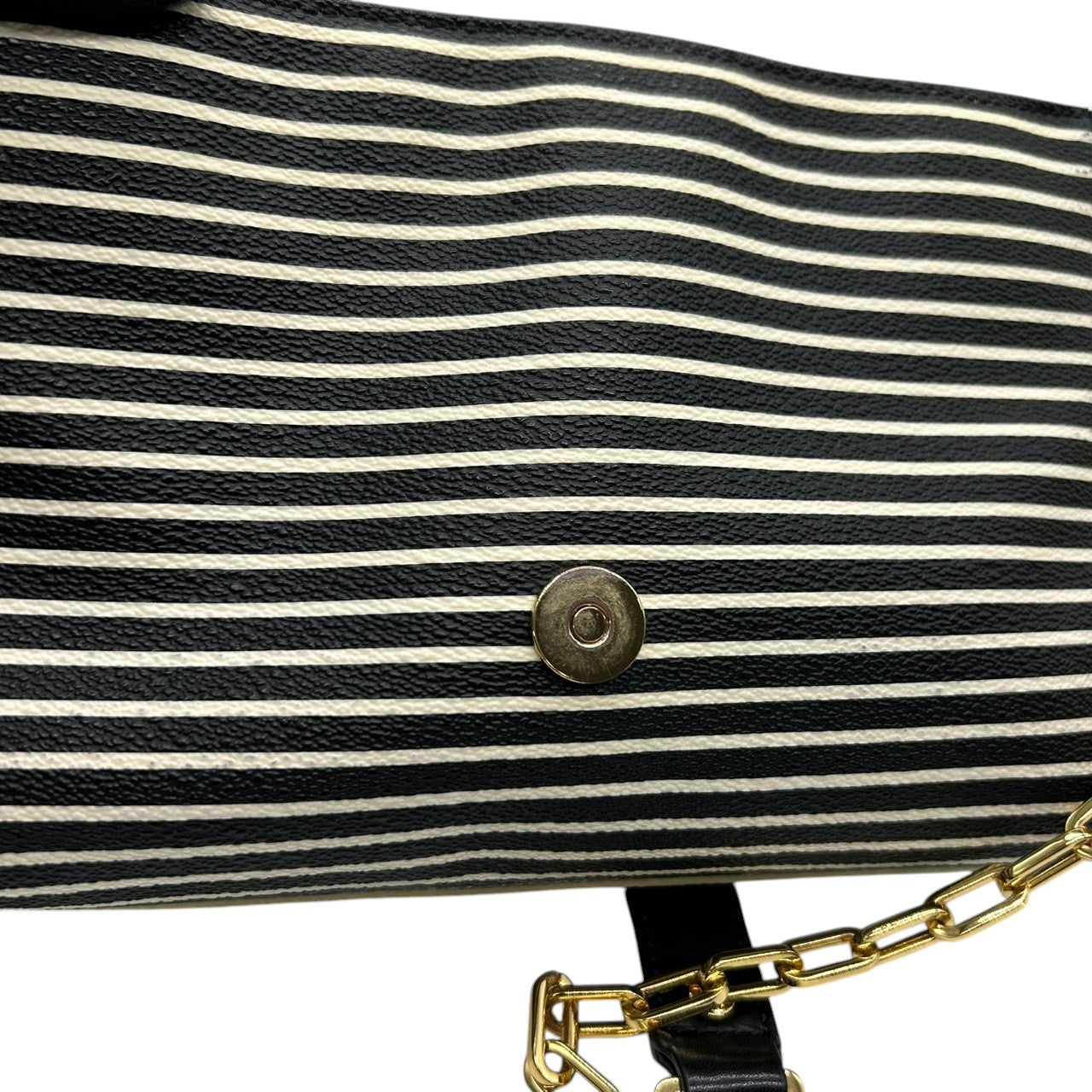【美品】トリーバーチ Tory Burch ショルダーバッグ クロスボディ 斜め掛け可 チェーン PVC レザー ボーダー ストライプ 黒 白 ブラック ホワイト ゴールド金具 ロゴ ダブルT フラップ レディース お出かけ 旅行 カジュアル かばん s92