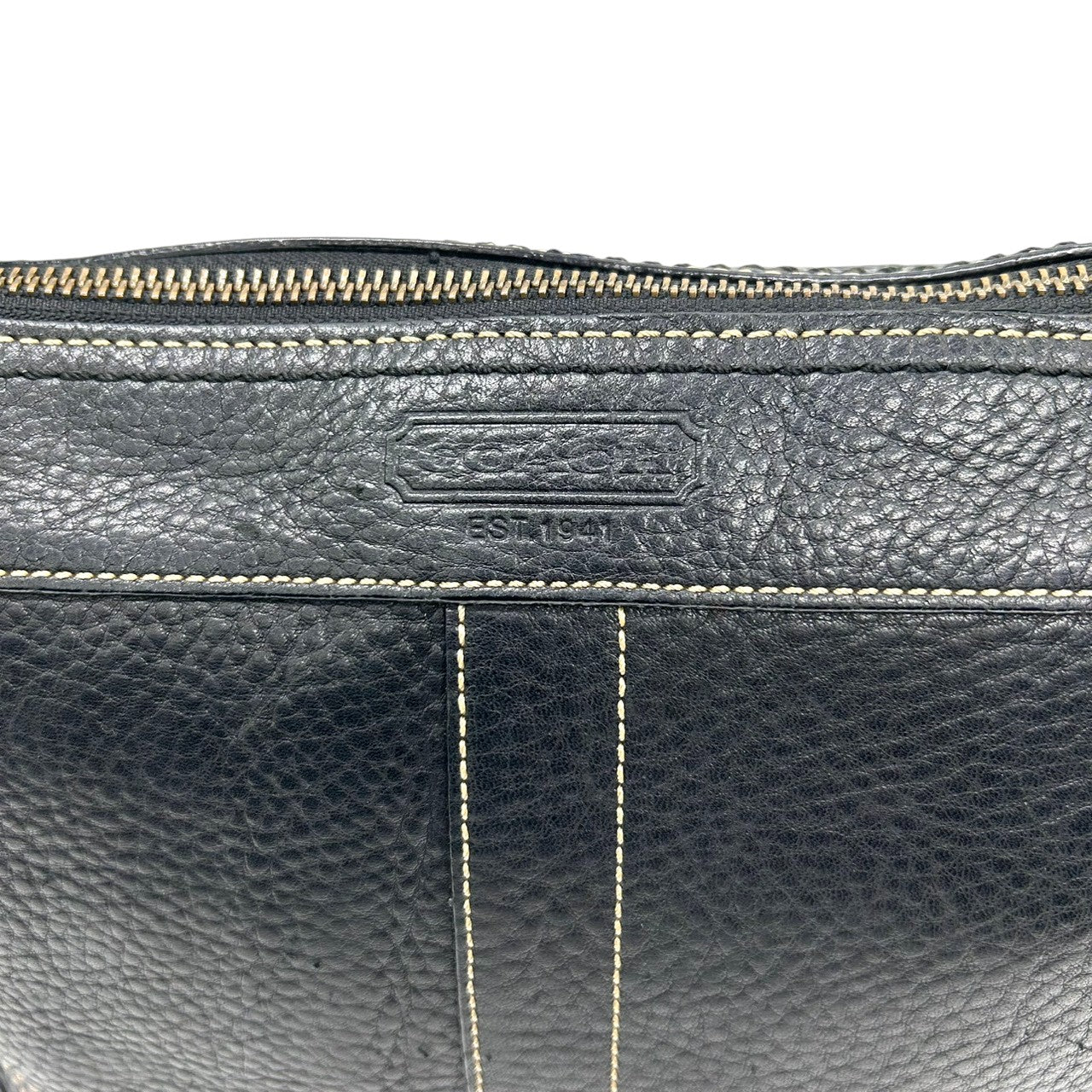 美品 コーチ COACH レガシー 10559 ショルダーバッグ 斜め掛け可 レザー 本革 ブラック 黒 ホワイトステッチ タッセル フリンジ ブラス 真鍮 アンティークゴールド レディース 肩掛け カジュアル シンプル 上品 鞄 カバン 通勤 通学 V