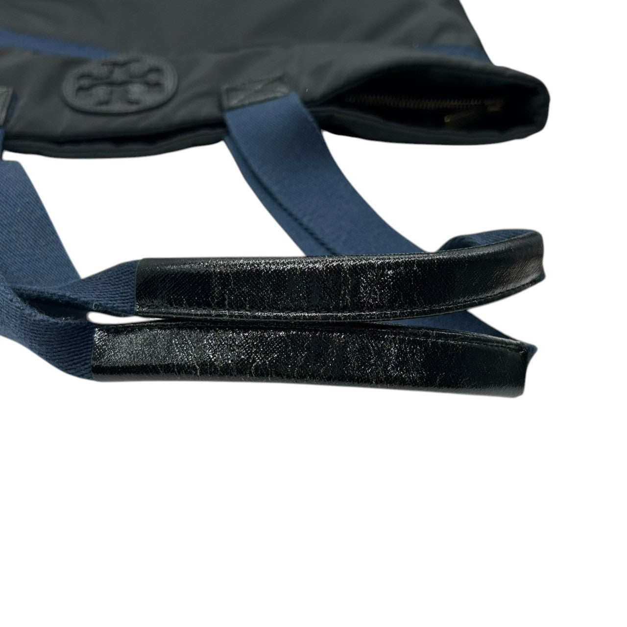 【美品】トリーバーチ TORY BURCH トートバッグ ナイロン レザー ブラック ネイビー A4収納可 大容量 軽量 肩掛け ワンショルダー ビジネス 通勤 通学 マザーズバッグ デカロゴ ゴールド金具 エレガント レディース 鞄 人気モデル s3