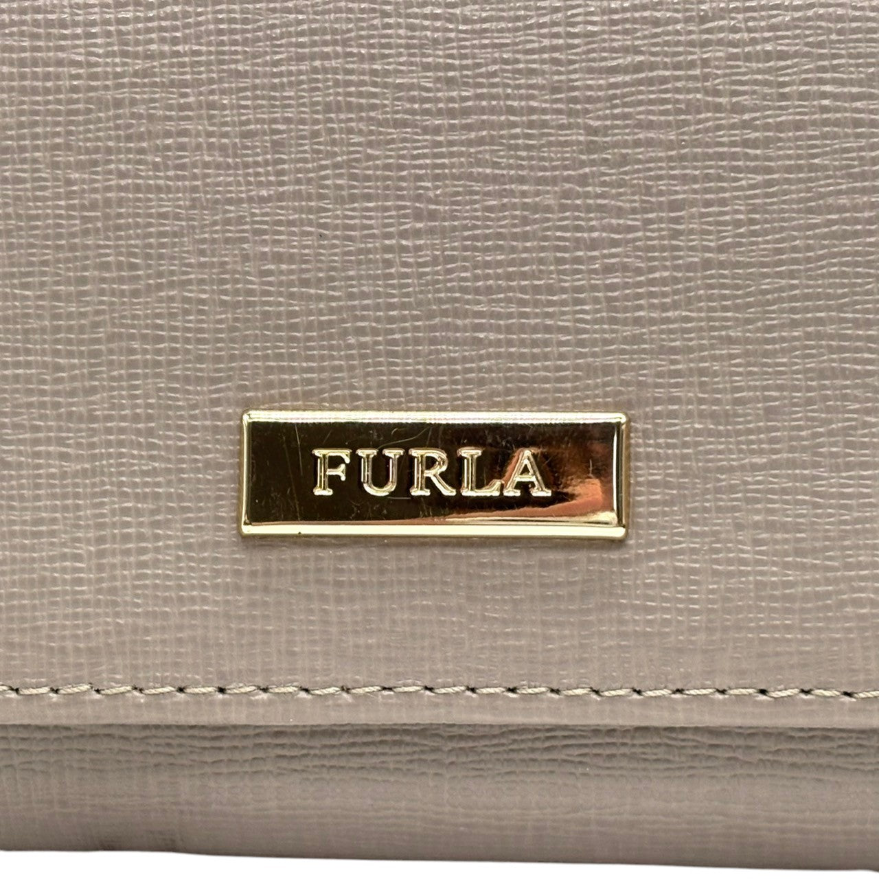 【極美品】フルラ FURLA 長財布 二つ折り フラップ サフィアーノ レザー グレー ゴールド金具 レディース メンズ ユニセックス ウォレット 財布 札入れ カードケース 大容量 シンプル エレガント クラシック 高級 華やか 状態良好 人気 w3