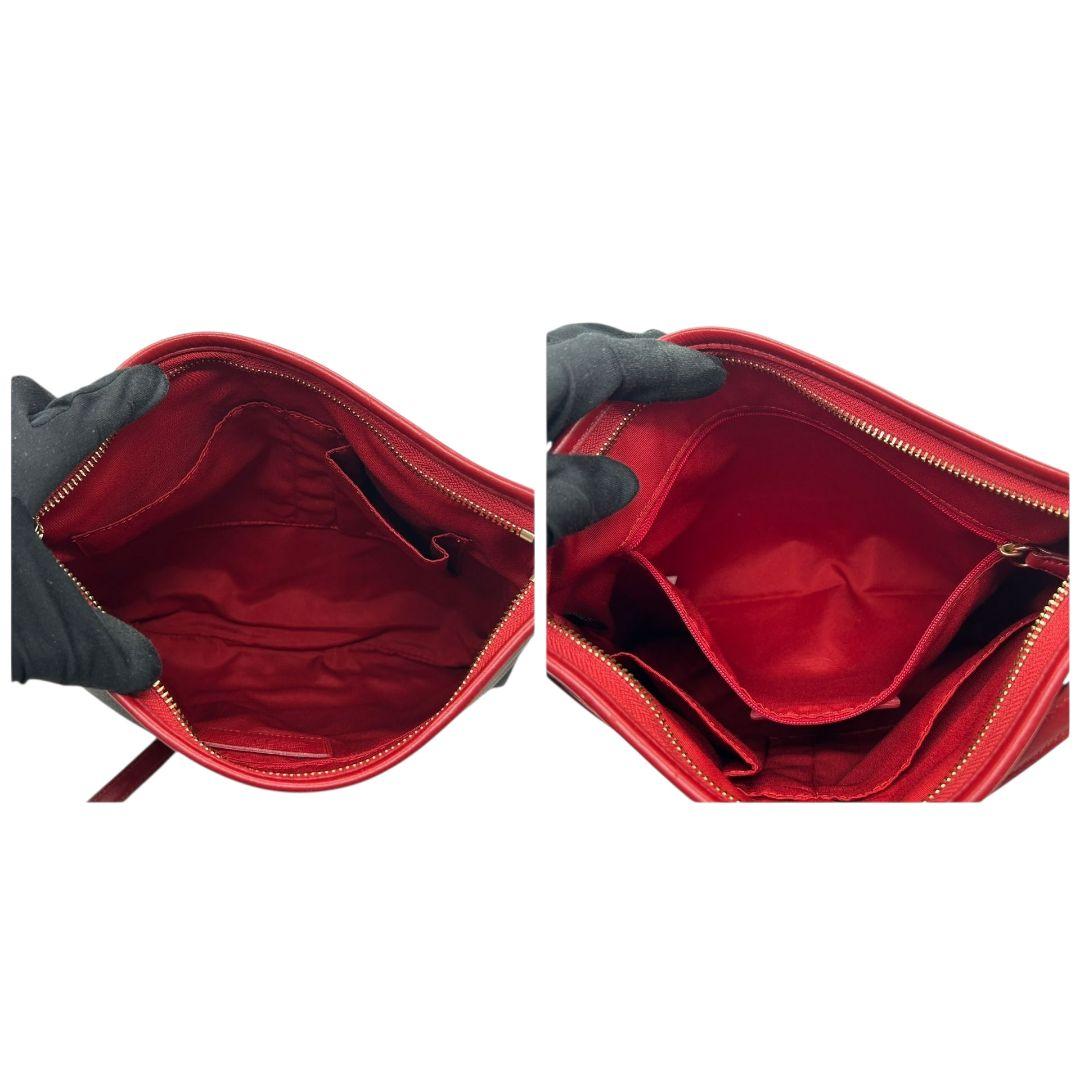 コーチ ショルダーバッグ 茶 シグネチャー ストライプ PVC レザー s30 斜め掛け可 ゴールド金具 チャーム付き ロゴ ブラウン レッド 赤 F38402 COACH