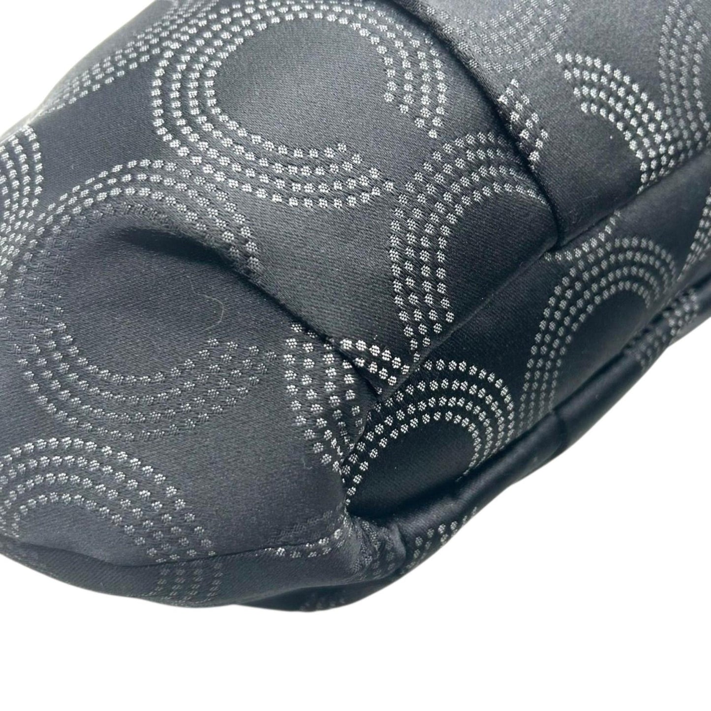 【美品】COACH コーチ オプアート 2WAY ショルダーバッグ ハンドバッグ 15929 ワンショルダー ホーボーバッグ ドット柄 サークルロゴ ナイロン レザー ブラック レディース 軽量 エレガント 通勤 通学 クリーニング済み E5