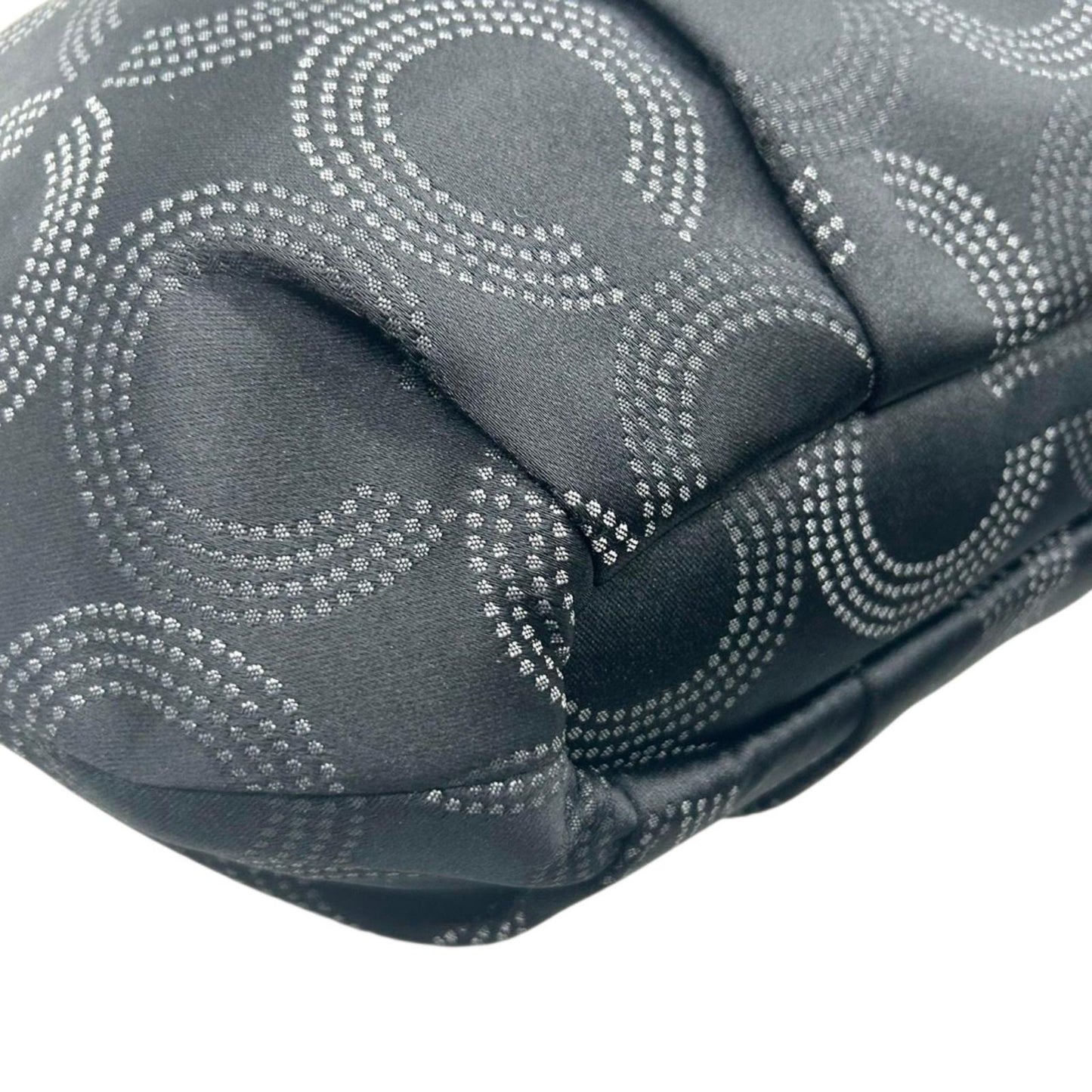 【美品】COACH コーチ オプアート 2WAY ショルダーバッグ ハンドバッグ 15929 ワンショルダー ホーボーバッグ ドット柄 サークルロゴ ナイロン レザー ブラック レディース 軽量 エレガント 通勤 通学 クリーニング済み E5