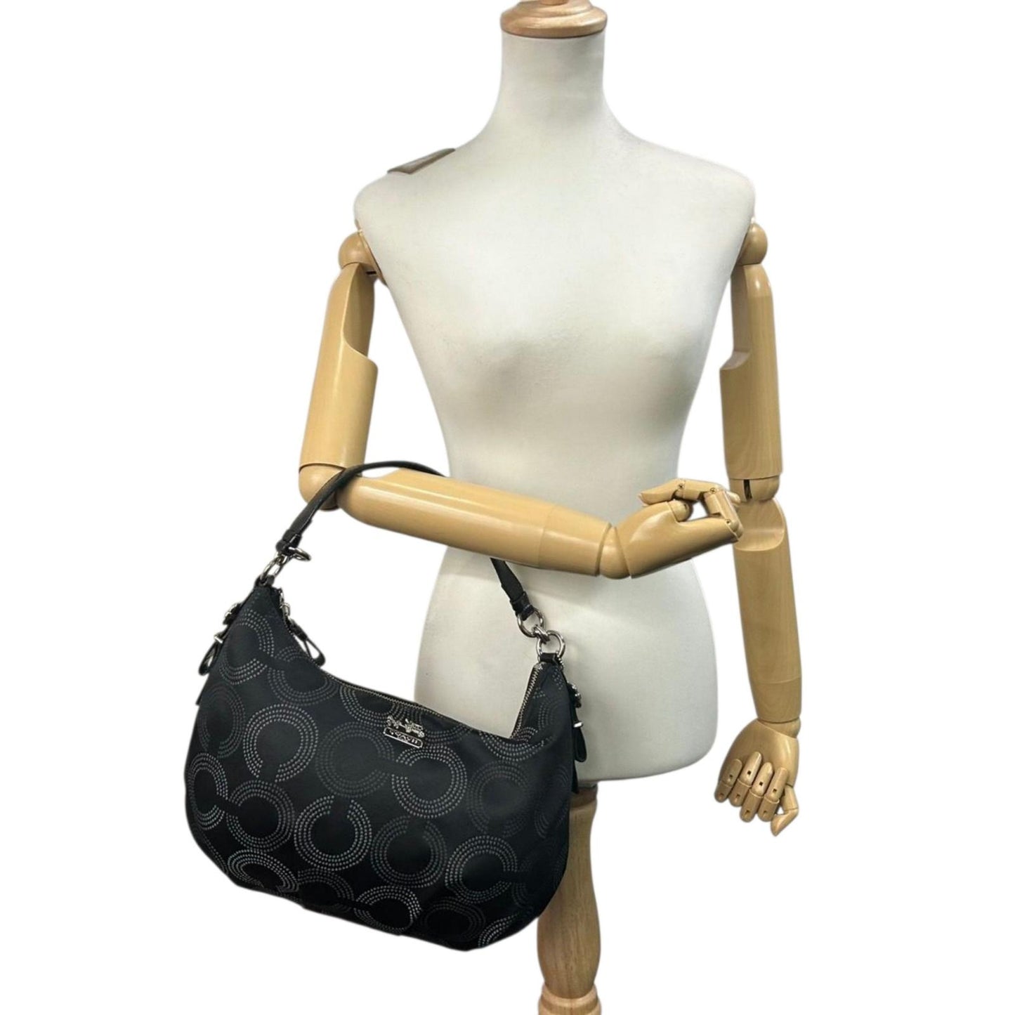 【美品】COACH コーチ オプアート 2WAY ショルダーバッグ ハンドバッグ 15929 ワンショルダー ホーボーバッグ ドット柄 サークルロゴ ナイロン レザー ブラック レディース 軽量 エレガント 通勤 通学 クリーニング済み E5