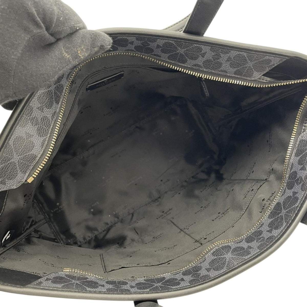 美品 kate spade ケイトスペード トートバッグ ラージ シグネチャー スペード フラワー KG086 ブラックマルチ PVC レザー A4収納 大容量 肩掛け ファスナー開閉 レディース 通勤 通学 エレガント ロゴ S86