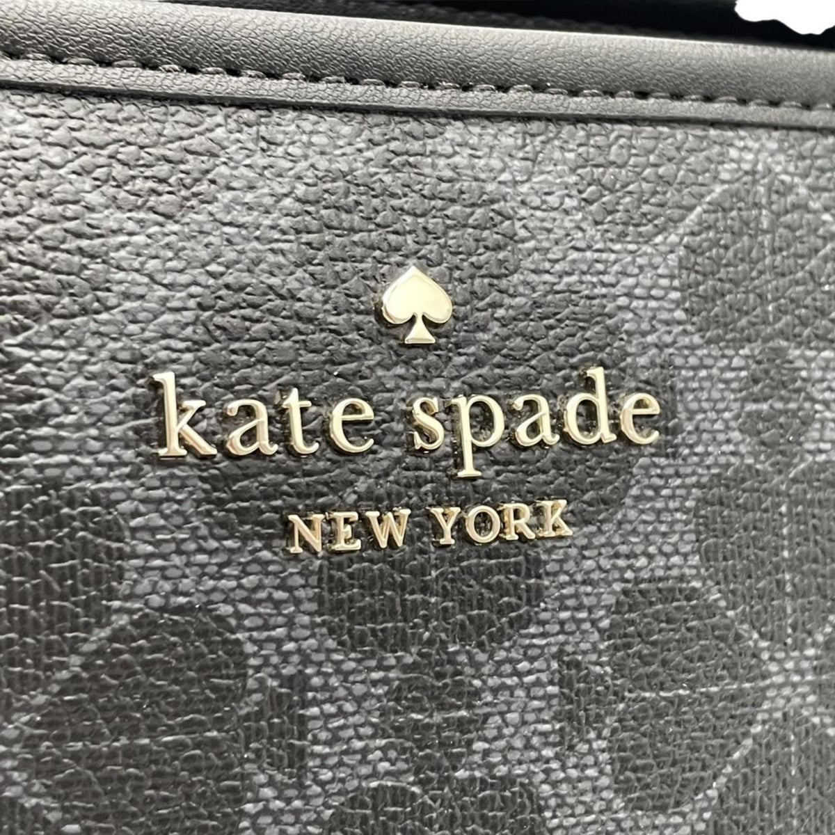 美品 kate spade ケイトスペード トートバッグ ラージ シグネチャー スペード フラワー KG086 ブラックマルチ PVC レザー A4収納 大容量 肩掛け ファスナー開閉 レディース 通勤 通学 エレガント ロゴ S86