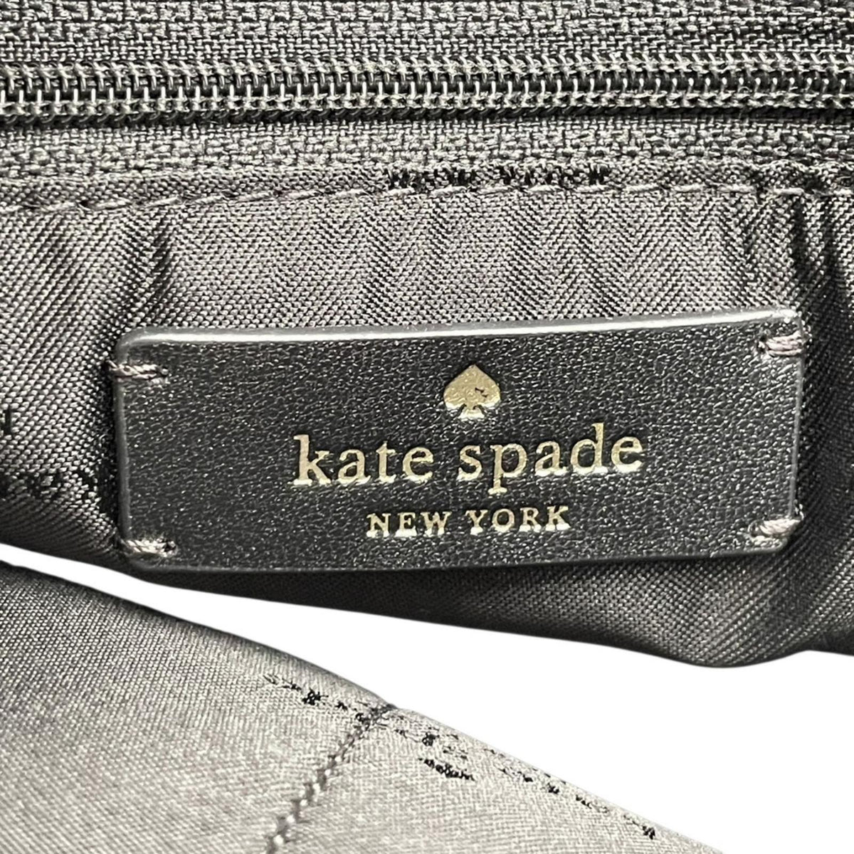美品 kate spade ケイトスペード トートバッグ ラージ シグネチャー スペード フラワー KG086 ブラックマルチ PVC レザー A4収納 大容量 肩掛け ファスナー開閉 レディース 通勤 通学 エレガント ロゴ S86
