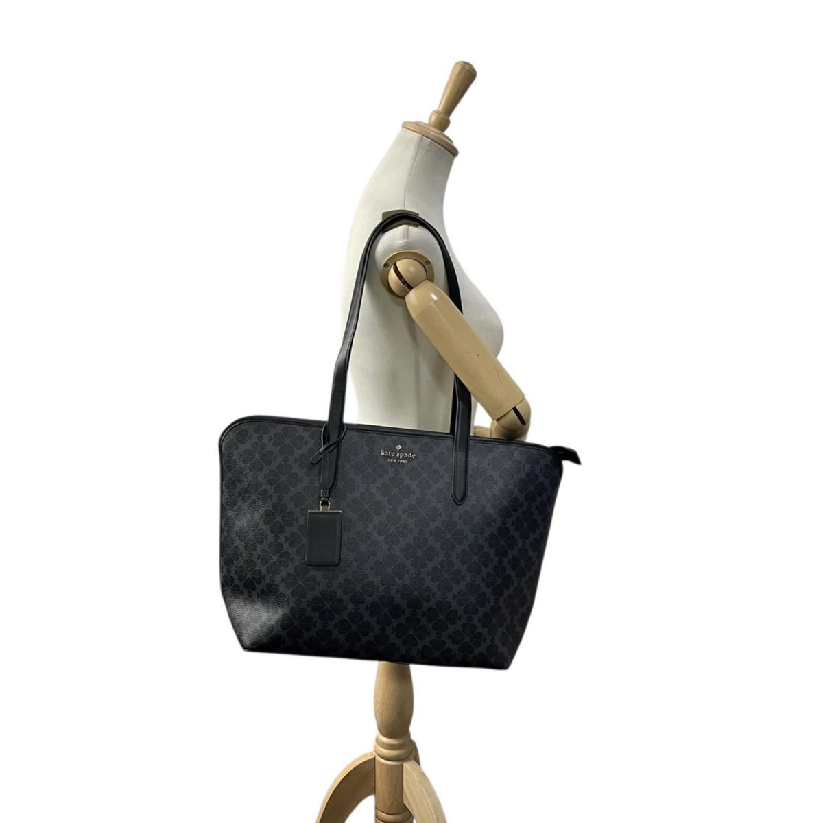 美品 kate spade ケイトスペード トートバッグ ラージ シグネチャー スペード フラワー KG086 ブラックマルチ PVC レザー A4収納 大容量 肩掛け ファスナー開閉 レディース 通勤 通学 エレガント ロゴ S86