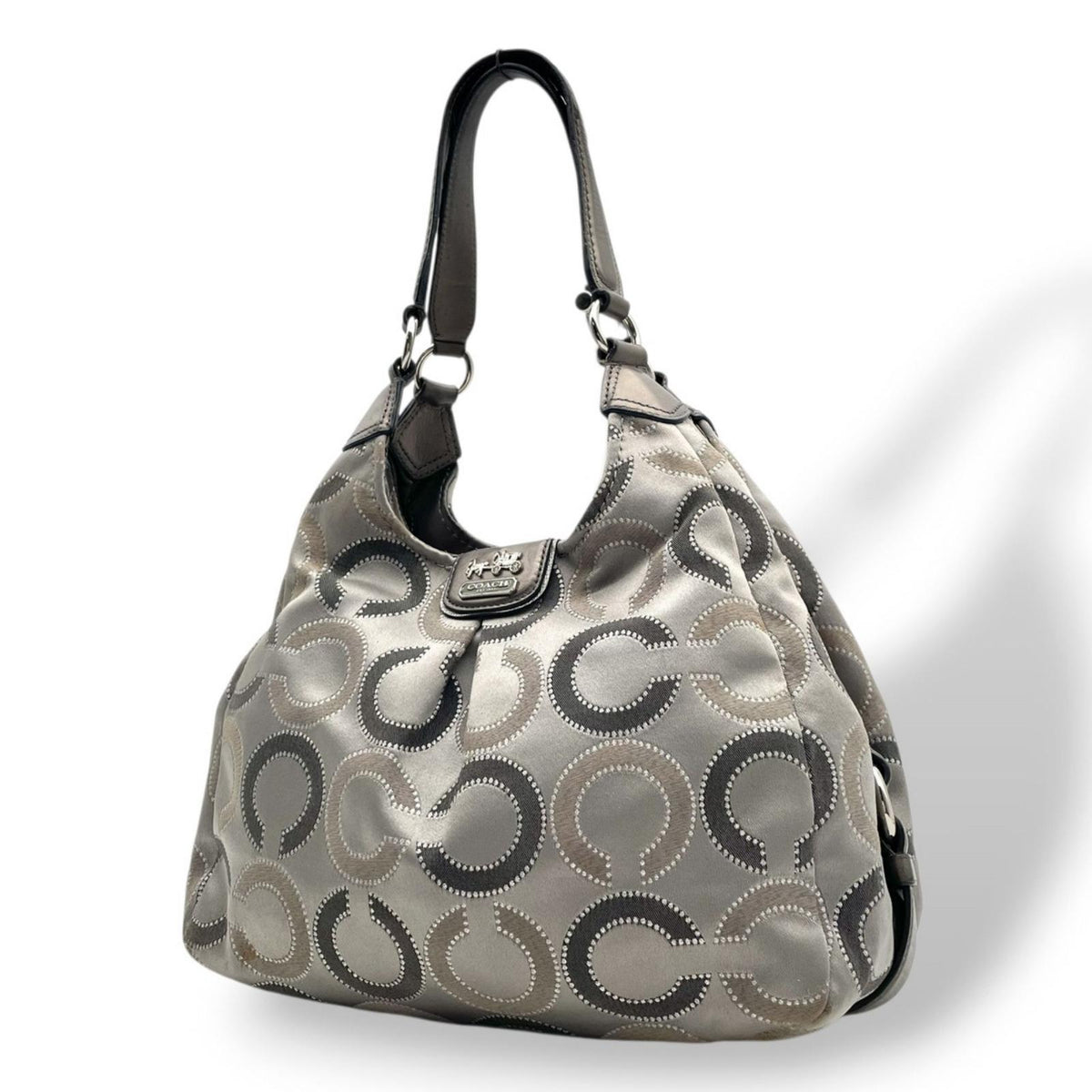 COACH コーチ マディソン オプアート マギー ショルダーバッグ 21215 グレー キャンバス レザー シグネチャー C柄 ホーボー 肩掛け 大容量 ファスナー開閉 シルバー金具 レディース 通勤 エレガント A4収納 S86