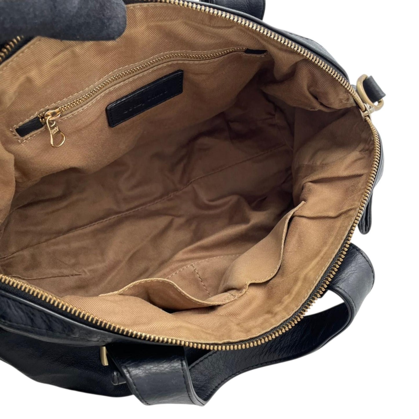 シーバイクロエ SeeByChloe 2way ハンドバッグ ショルダーバッグ クロスボディ サッチェル カバン 鞄 レザー 本革 ブラック 黒 ギャザー ゴールド金具 斜め掛け可 レディース エレガント クラシック カジュアル デイリーユース 通勤 通学 お出かけ 旅行 普段使い 良品 S23