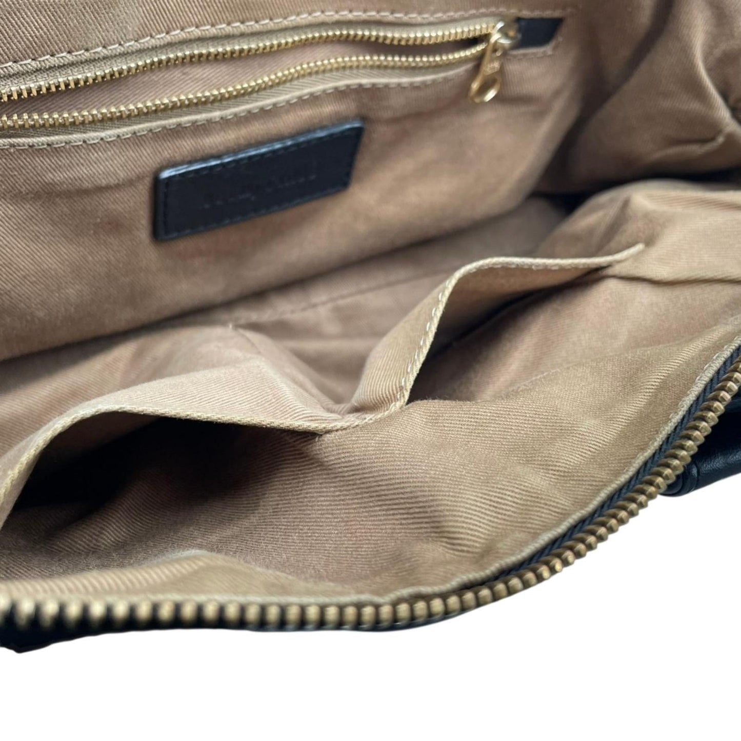 シーバイクロエ SeeByChloe 2way ハンドバッグ ショルダーバッグ クロスボディ サッチェル カバン 鞄 レザー 本革 ブラック 黒 ギャザー ゴールド金具 斜め掛け可 レディース エレガント クラシック カジュアル デイリーユース 通勤 通学 お出かけ 旅行 普段使い 良品 S23