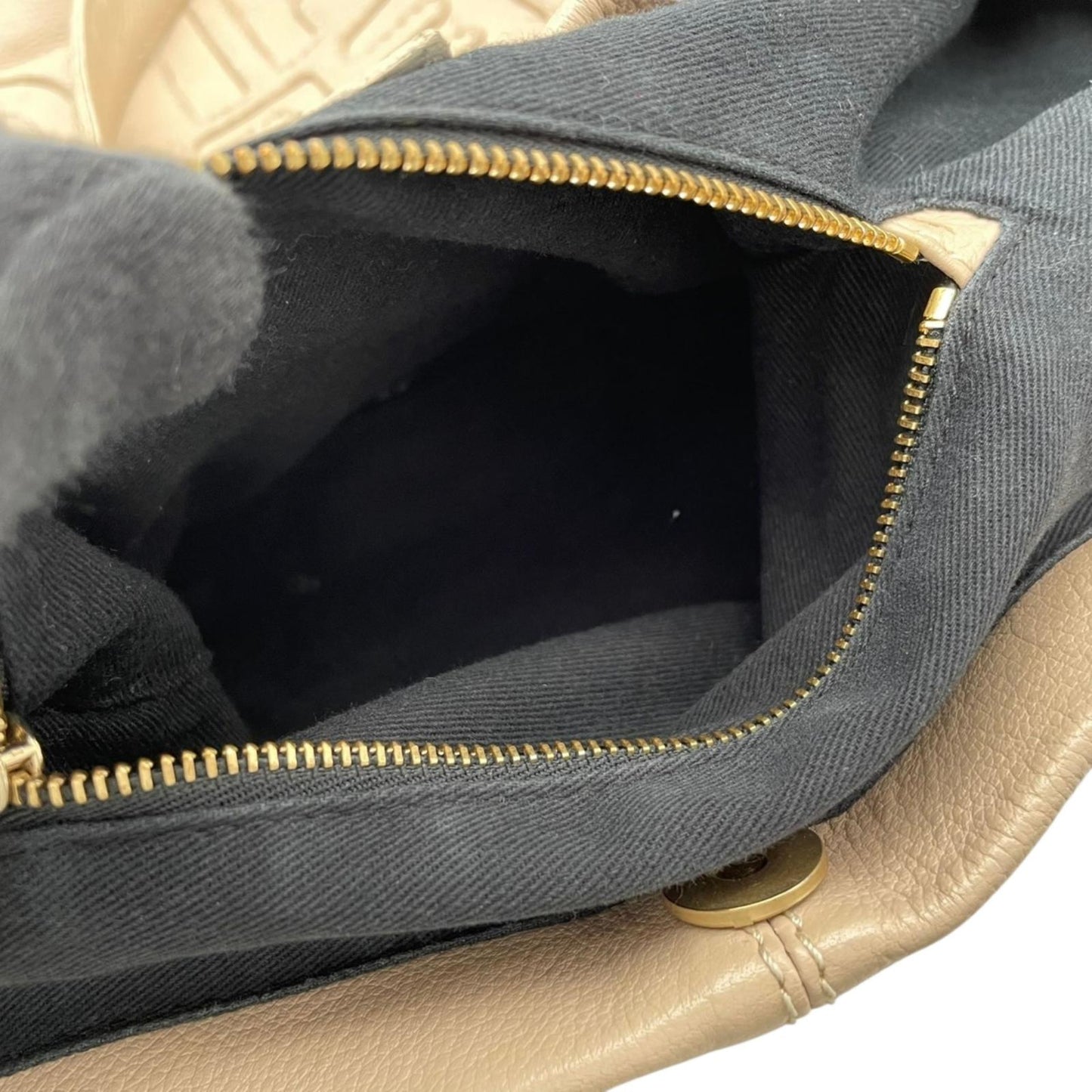 シーバイクロエ SeeByChloe トートバッグ ショルダーバッグ ワンショルダー レザー 本革 ピンクベージュ ゴールド金具 タッセル チャーム 大容量 A4収納可 レディース エレガント カジュアル 通勤 通学 お出かけ 旅行 デイリー 良品 S23