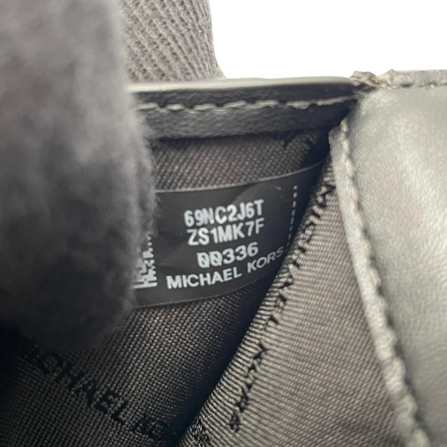 美品 マイケルコース MICHAEL KORS 手帳型 スマホケース 携帯カバー モバイルケース MKシグネチャー PVC レザー ネイビー 紺 総柄 ロゴ シルバー金具 エレガント クラシック 小物 アクセサリー ユニセックス メンズ レディース 通勤 通学 デイリー 状態良好 M5
