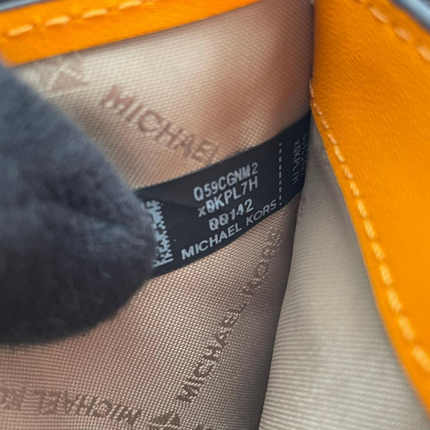 Michael Kors 二つ折り財布 L字ファスナー ウォレット PVCレザー オレンジ MKシグネチャー ダイナー ネオン パスケース 財布 コンパクト レディース ポップ カジュアル おしゃれ かわいい お出かけ 希少 W6