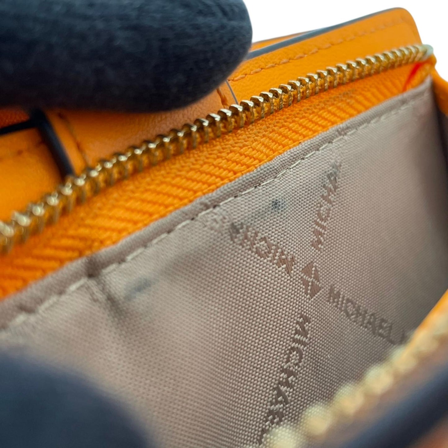 Michael Kors 二つ折り財布 L字ファスナー ウォレット PVCレザー オレンジ MKシグネチャー ダイナー ネオン パスケース 財布 コンパクト レディース ポップ カジュアル おしゃれ かわいい お出かけ 希少 W6