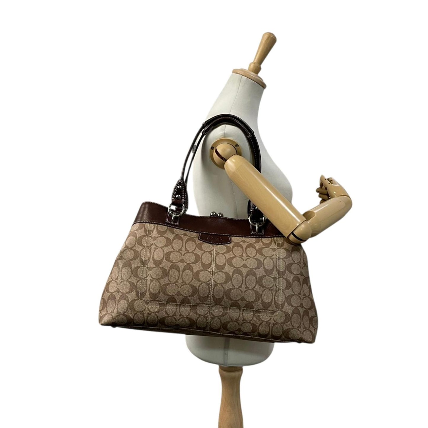 コーチ COACH シグネチャー トートバッグ PVC レザー ベージュ ブラウン ワンショルダー 自立可 A4サイズ収納可 がま口ポケット デザイン F15705 エレガント クラシック ビンテージスタイル 通勤 通学 ビジネス お出かけ 普段使い S9