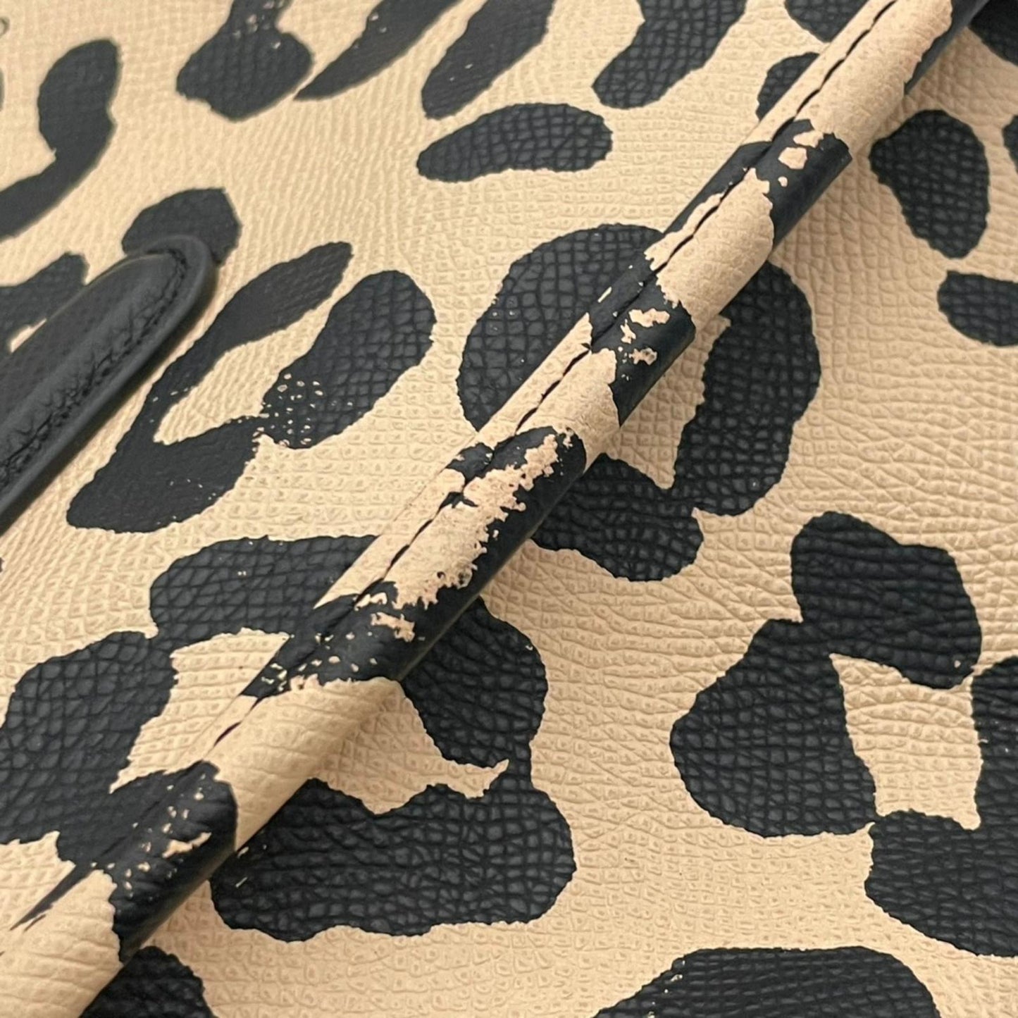 【良品】 コーチ COACH 2WAY トートバッグ ショルダーバッグ 34334 レオパード ヒョウ柄 PVC レザー ベージュ ブラック 黒 ゴールド金具 斜め掛け クロスボディ お出かけ デイリー エレガント 上品 レディース 定番 人気 s94