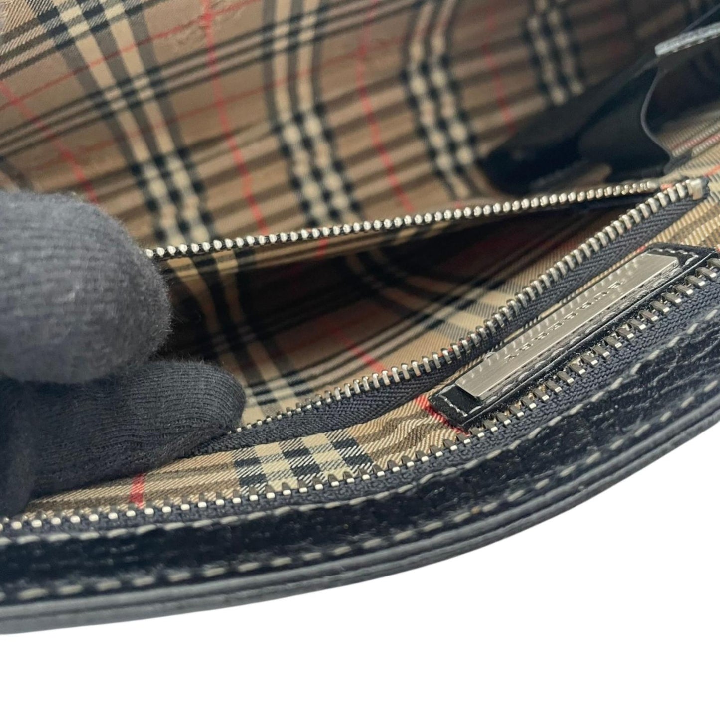 【美品】 バーバリー BURBERRY セカンドバッグ クラッチバッグ レザー 本革 ブラック 黒 裏地 ノバチェック シャドーホース ロゴプレート エレガント 冠婚葬祭 フォーマル 通勤 出張 ビジネス メンズ 定番 人気 カバン S92