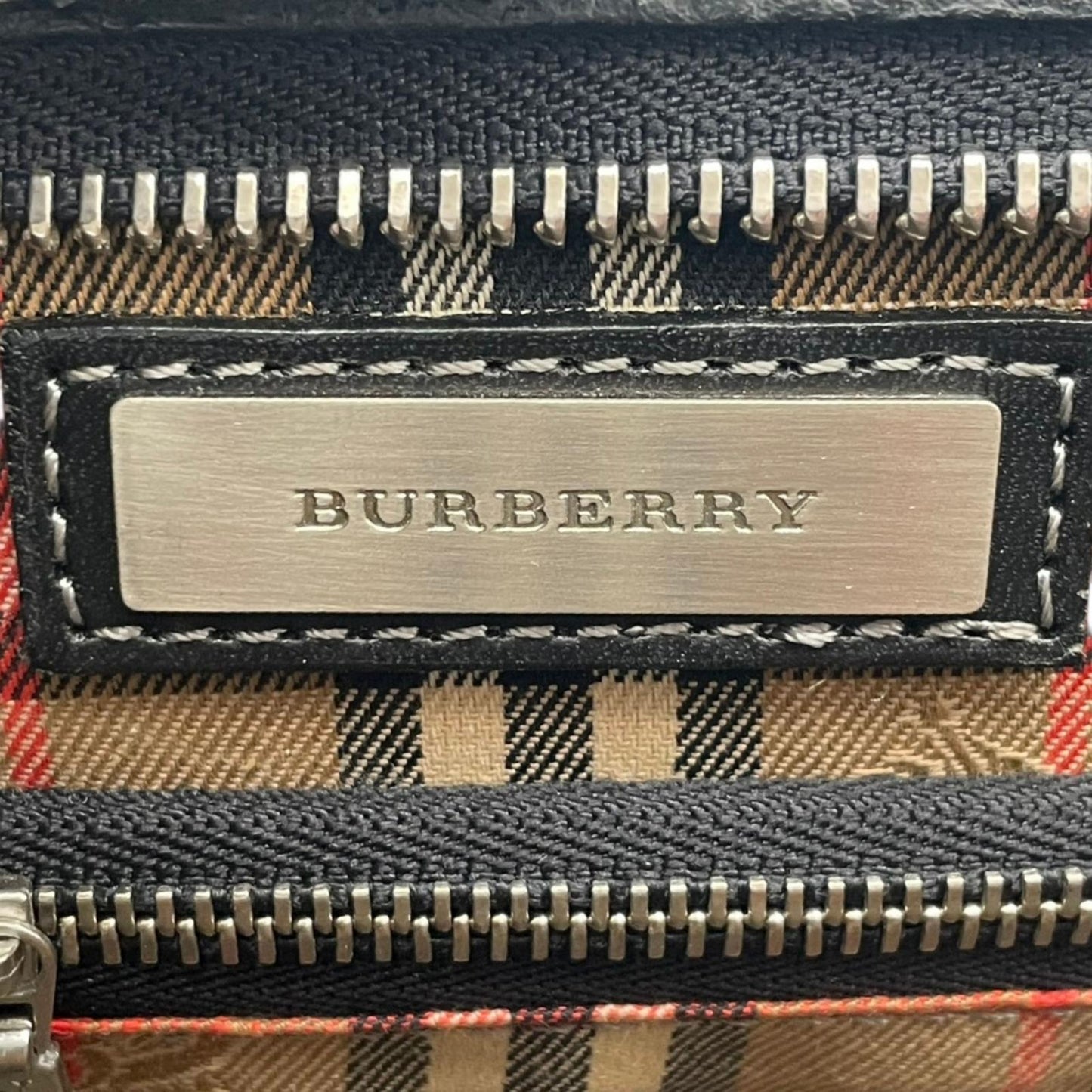 【美品】 バーバリー BURBERRY セカンドバッグ クラッチバッグ レザー 本革 ブラック 黒 裏地 ノバチェック シャドーホース ロゴプレート エレガント 冠婚葬祭 フォーマル 通勤 出張 ビジネス メンズ 定番 人気 カバン S92