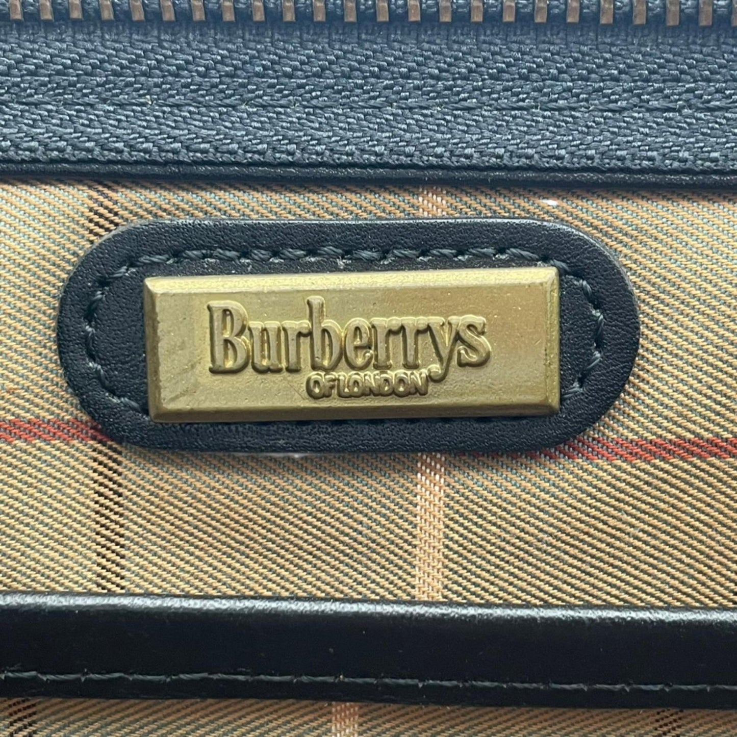 バーバリー BURBERRY セカンドバッグ クラッチバッグ レザー 本革 ブラック 黒 ノバチェック シャドーホース ロゴ型押し ヴィンテージ オールド メンズ ビジネス 通勤 出張 冠婚葬祭 フォーマル エレガント 上品 レトロ 定番 S92