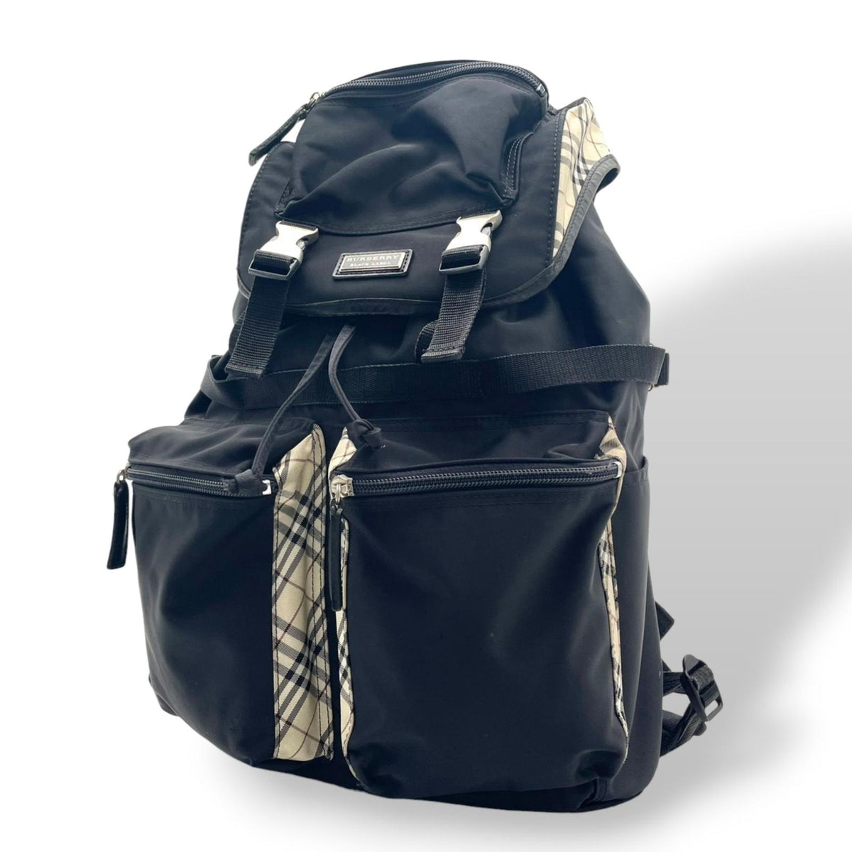 バーバリーブラックレーベル BURBERRY BLACK LABEL ノバチェック柄 ナイロン バックパック リュックサック デイパック ブラック 黒 ベージュ シルバー金具 A4収納可 通勤 通学 メンズ レディース ユニセックス 大容量 S88