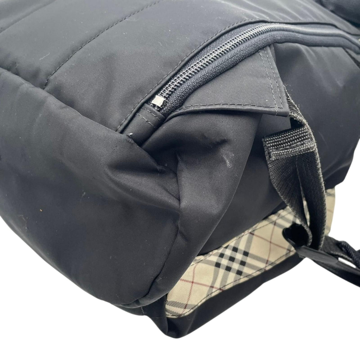 バーバリーブラックレーベル BURBERRY BLACK LABEL ノバチェック柄 ナイロン バックパック リュックサック デイパック ブラック 黒 ベージュ シルバー金具 A4収納可 通勤 通学 メンズ レディース ユニセックス 大容量 S88