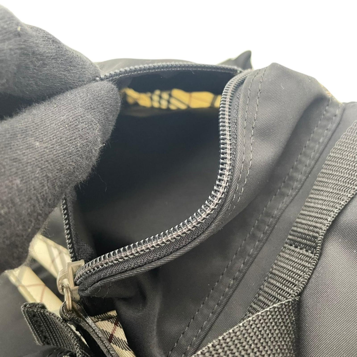 バーバリーブラックレーベル BURBERRY BLACK LABEL ノバチェック柄 ナイロン バックパック リュックサック デイパック ブラック 黒 ベージュ シルバー金具 A4収納可 通勤 通学 メンズ レディース ユニセックス 大容量 S88