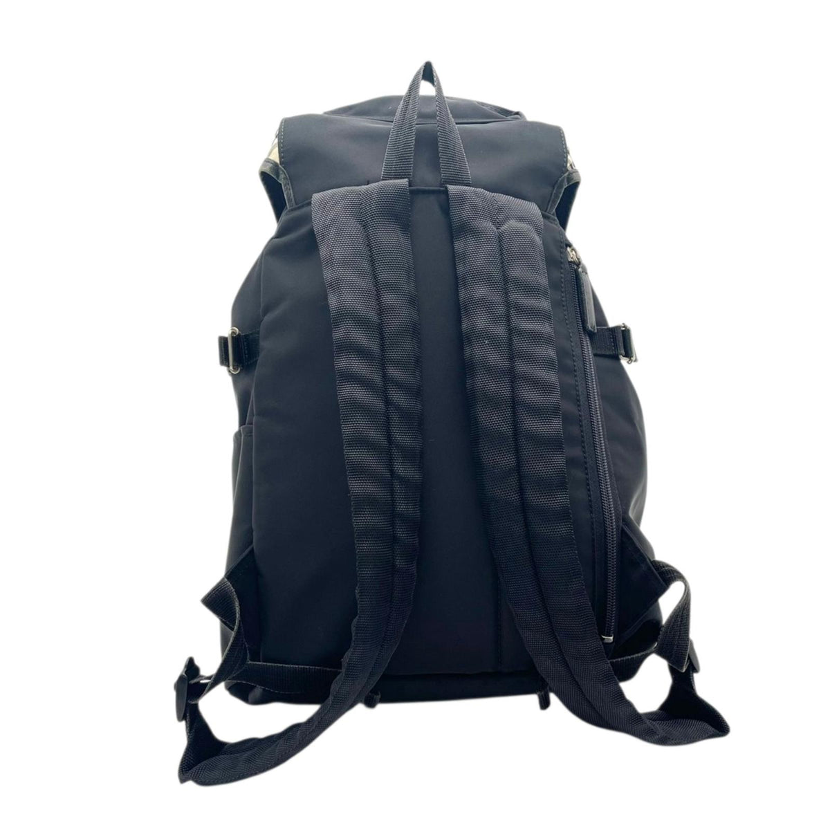 バーバリーブラックレーベル BURBERRY BLACK LABEL ノバチェック柄 ナイロン バックパック リュックサック デイパック ブラック 黒 ベージュ シルバー金具 A4収納可 通勤 通学 メンズ レディース ユニセックス 大容量 S88