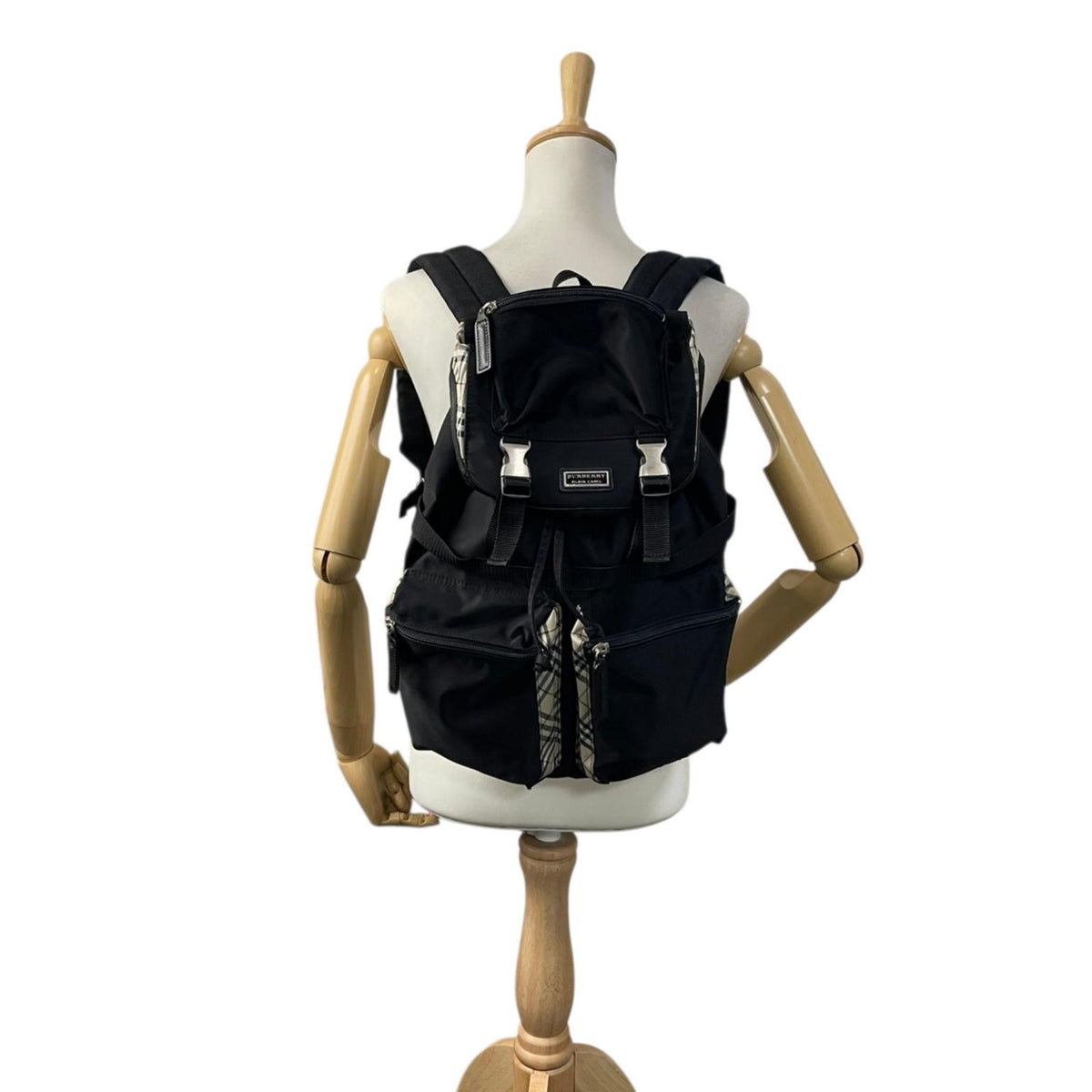 バーバリーブラックレーベル BURBERRY BLACK LABEL ノバチェック柄 ナイロン バックパック リュックサック デイパック ブラック 黒 ベージュ シルバー金具 A4収納可 通勤 通学 メンズ レディース ユニセックス 大容量 S88