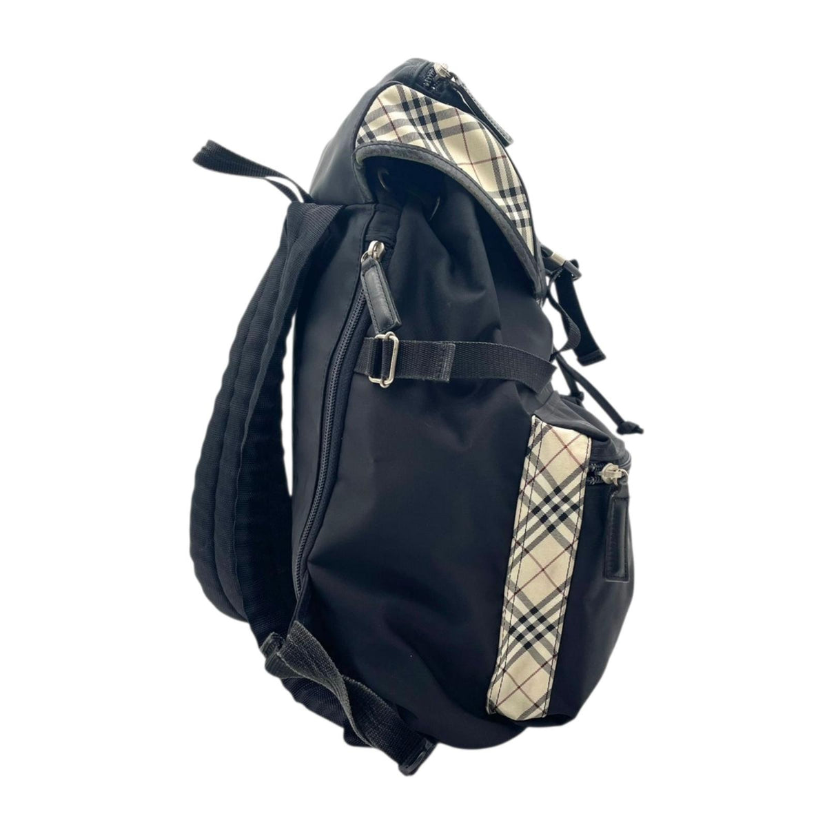 バーバリーブラックレーベル BURBERRY BLACK LABEL ノバチェック柄 ナイロン バックパック リュックサック デイパック ブラック 黒 ベージュ シルバー金具 A4収納可 通勤 通学 メンズ レディース ユニセックス 大容量 S88