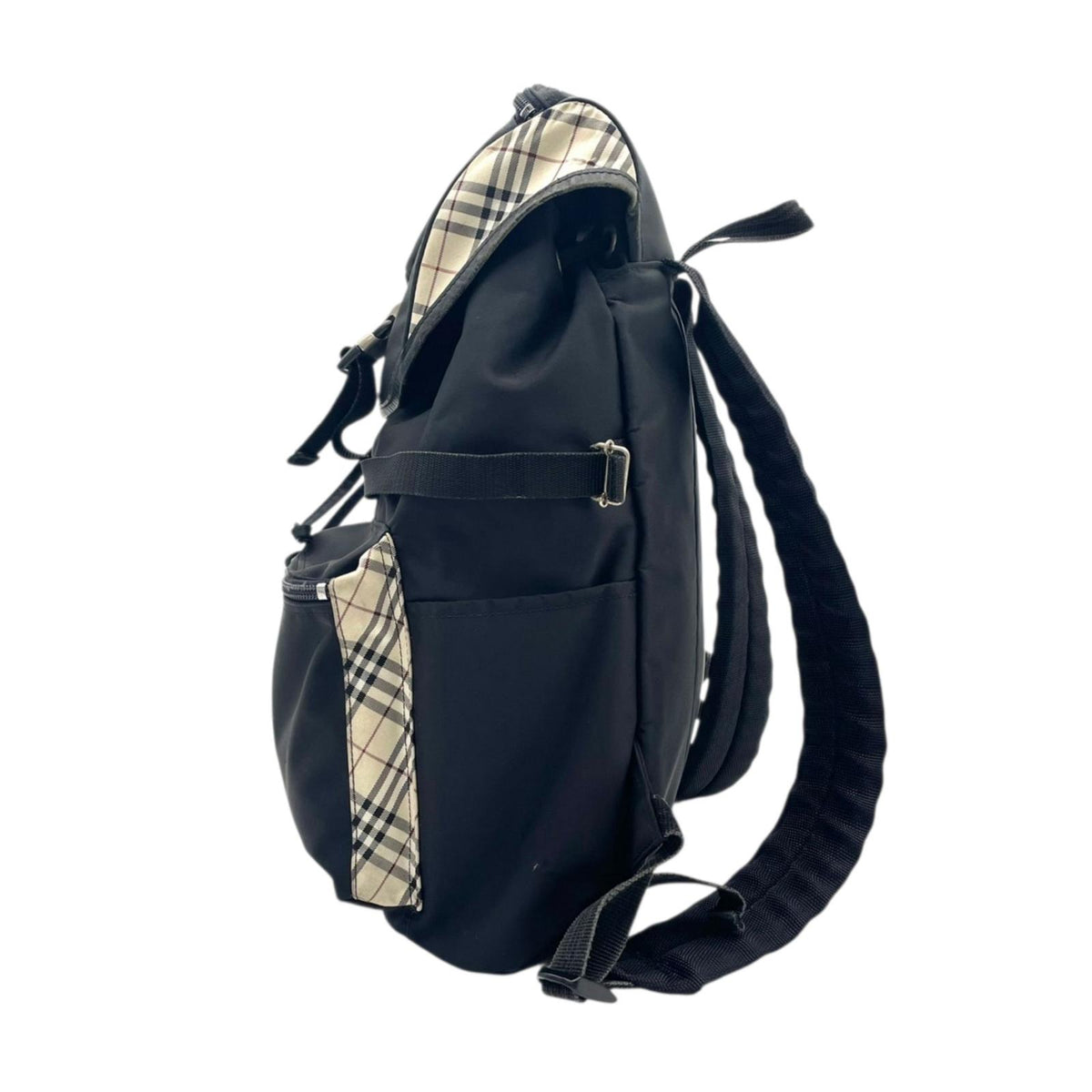バーバリーブラックレーベル BURBERRY BLACK LABEL ノバチェック柄 ナイロン バックパック リュックサック デイパック ブラック 黒 ベージュ シルバー金具 A4収納可 通勤 通学 メンズ レディース ユニセックス 大容量 S88