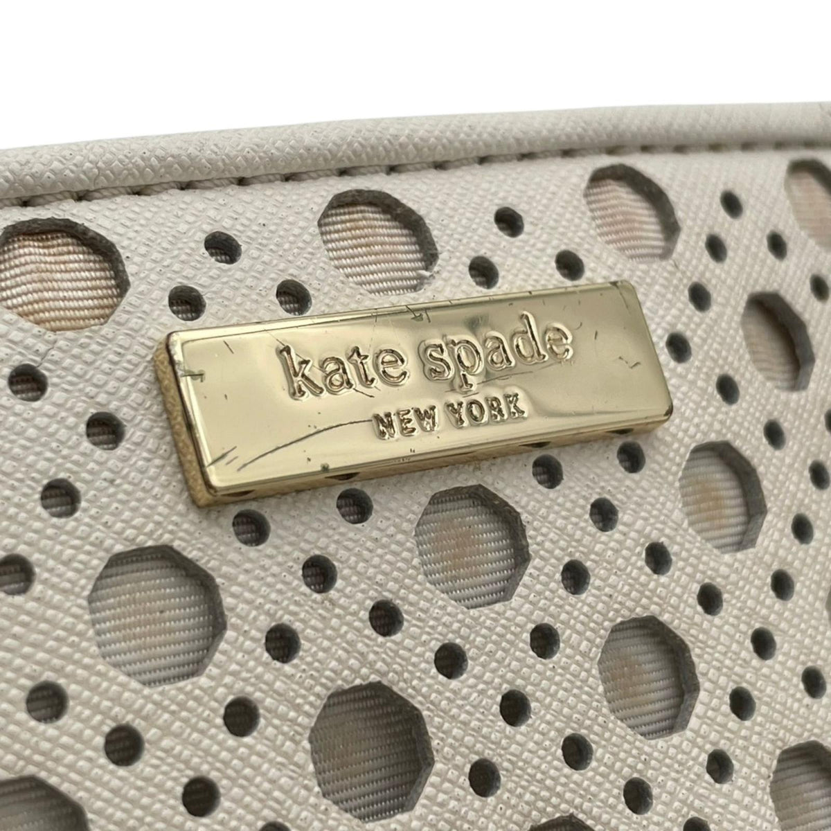 ケイトスペード kate spade パンチング レザーカット サフィアーノレザー ハンドバッグ トートバッグ 手提げ鞄 ホワイト 白 ゴールド金具 エレガント カジュアル デイリー お出かけ レディース 女性 人気 S79