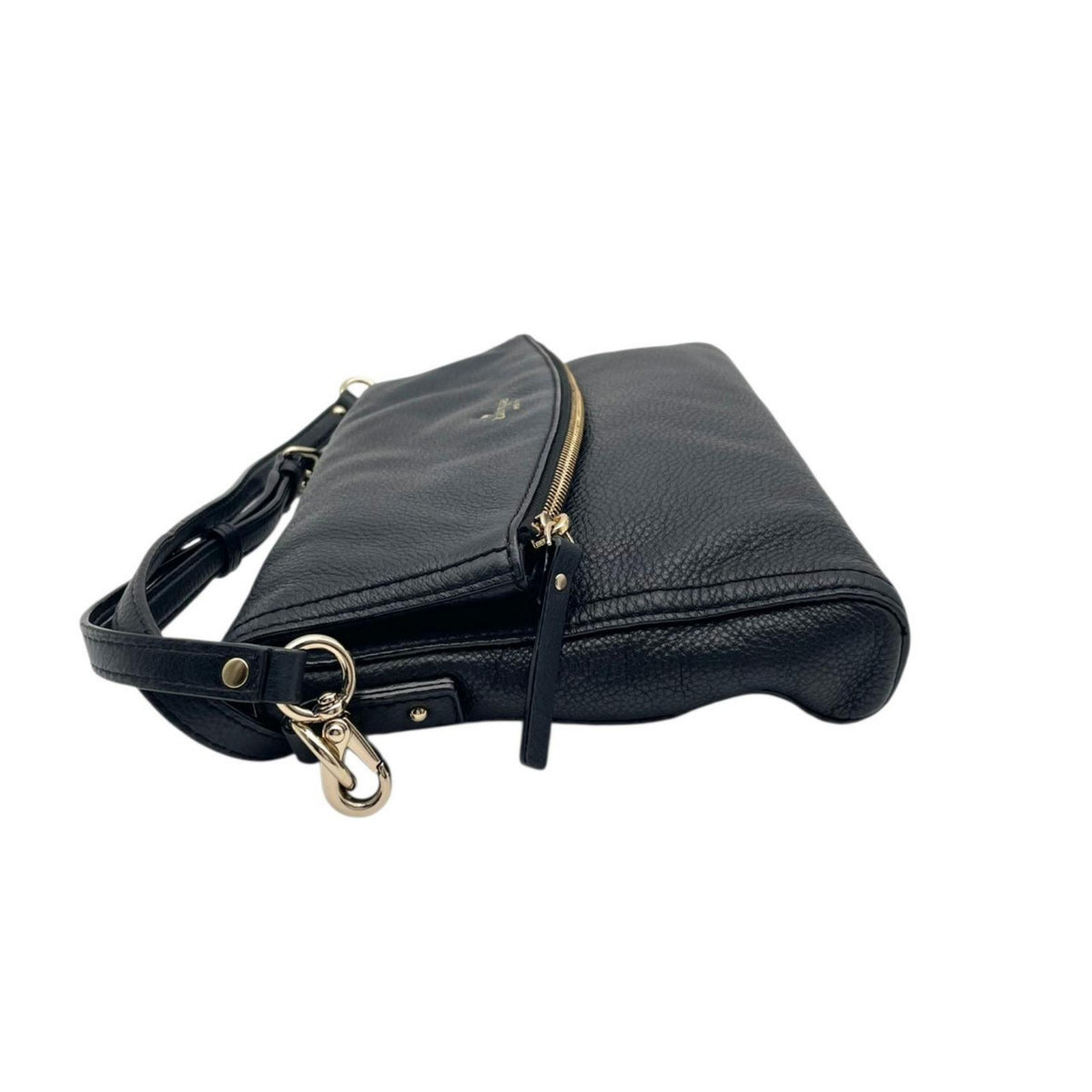 【美品】ケイトスペード kate spade コブルヒル カーソン Cobble Hill Carson レザー ショルダーバッグ 斜め掛け クロスボディ フラップ 本革 ブラック 黒 ゴールド金具 ストライプ柄 ライニング エレガント レディース S96