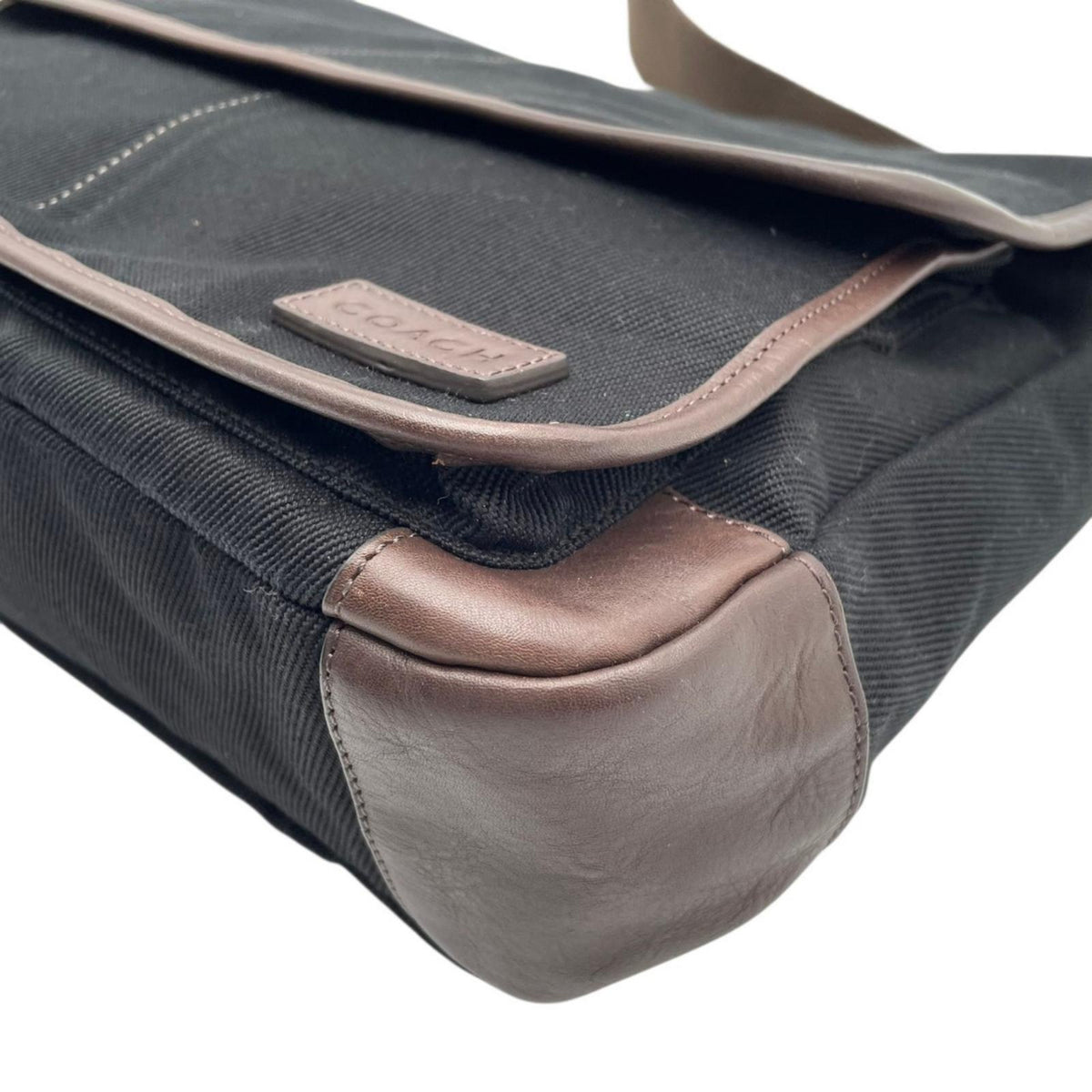 美品 COACH コーチ メッセンジャーバッグ ショルダーバッグ F70677 エセックス キャンバス レザー ブラック ブラウン フラップ 斜め掛け 肩掛け A4収納 大容量 メンズ レディース ユニセックス ビジネス 通勤 通学 S70