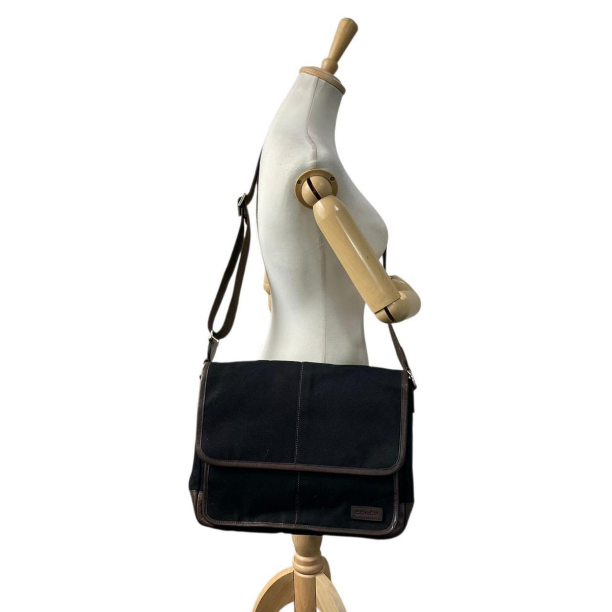 美品 COACH コーチ メッセンジャーバッグ ショルダーバッグ F70677 エセックス キャンバス レザー ブラック ブラウン フラップ 斜め掛け 肩掛け A4収納 大容量 メンズ レディース ユニセックス ビジネス 通勤 通学 S70
