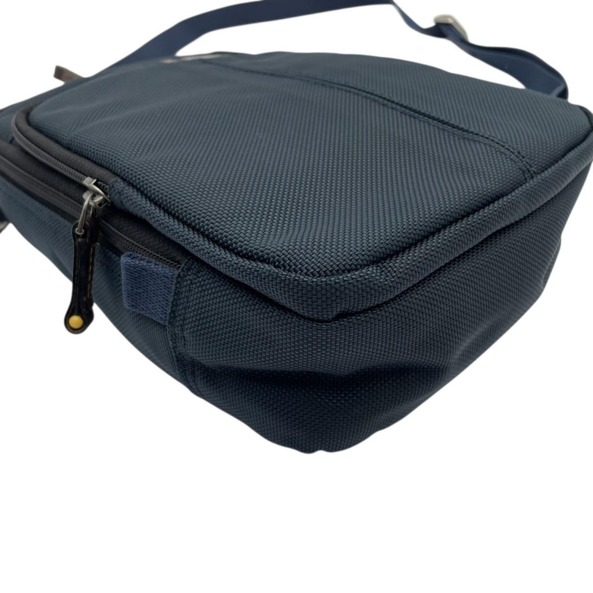 美品 ACEGENE エースジーン ショルダーバッグ 54552 フレックスライトフィット ネイビー ナイロン レザー 軽量 縦型 2way 斜め掛け ハンドバッグ メンズ ビジネス 通勤 旅行 多機能 コンパクト シルバー金具 S92