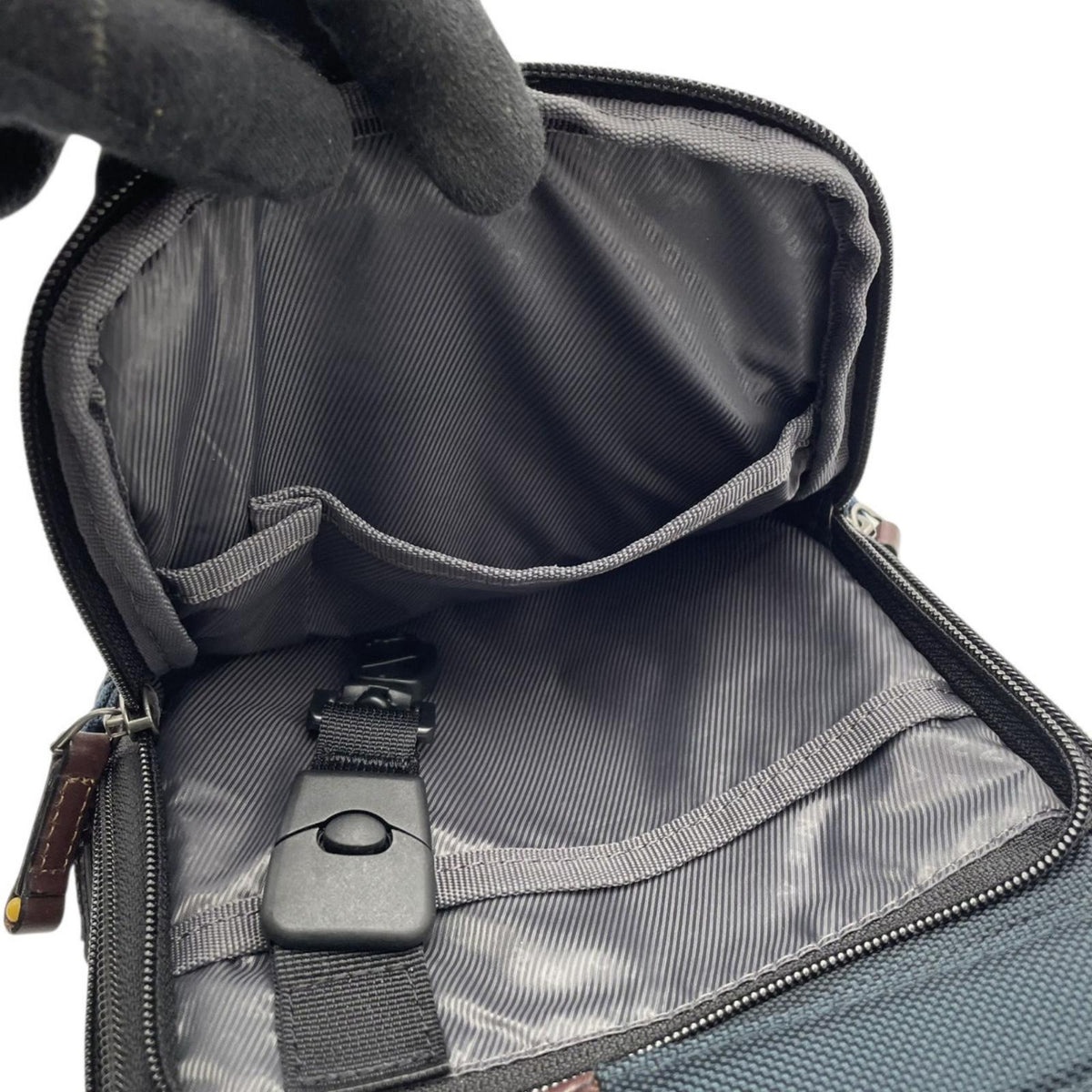 美品 ACEGENE エースジーン ショルダーバッグ 54552 フレックスライトフィット ネイビー ナイロン レザー 軽量 縦型 2way 斜め掛け ハンドバッグ メンズ ビジネス 通勤 旅行 多機能 コンパクト シルバー金具 S92