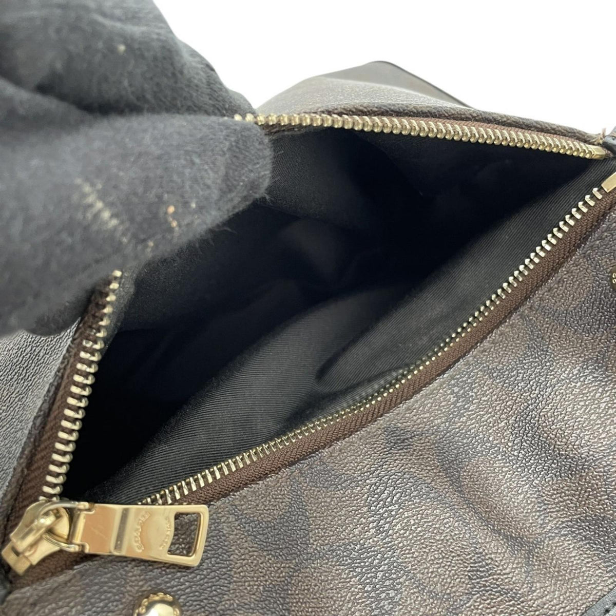 COACH コーチ トートバッグ ラグジュアリー シグネチャー F58294 ブラウン 黒 PVC レザー ゴールド金具 ファスナー開閉 肩掛け A4収納 大容量 通勤 通学 レディース エレガント シンプル 上品 定番 S86