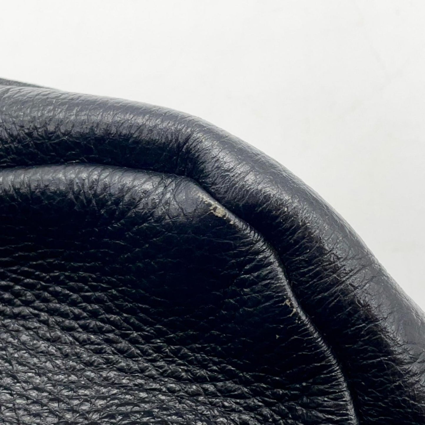 TORY BURCH トリーバーチ ショルダーバッグ ハンドバッグ 2WAY チェーンショルダー タッセル フリンジ デカロゴ レザー 本革 シボ革 ブラック 黒 ゴールド金具 レディース エレガント クラシック 大容量 クリーニング済み s39