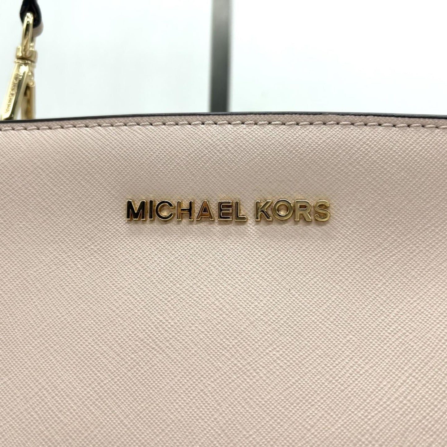 【美品】マイケルコース 2WAY ハンドバッグ ショルダーバッグ ピンク アイボリー バイカラー PVC レザー ゴールド金具 ロゴ エレガント フェミニン レディース 自立可 お出かけ 通勤通学 クリーニング済み s71