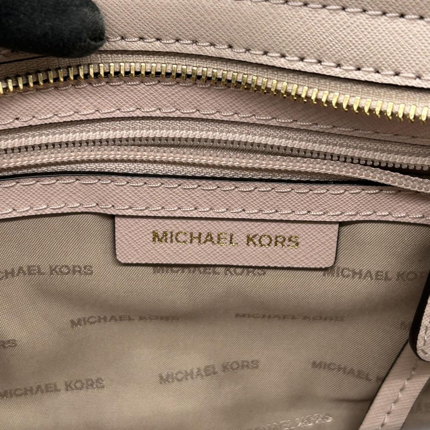 【美品】マイケルコース 2WAY ハンドバッグ ショルダーバッグ ピンク アイボリー バイカラー PVC レザー ゴールド金具 ロゴ エレガント フェミニン レディース 自立可 お出かけ 通勤通学 クリーニング済み s71