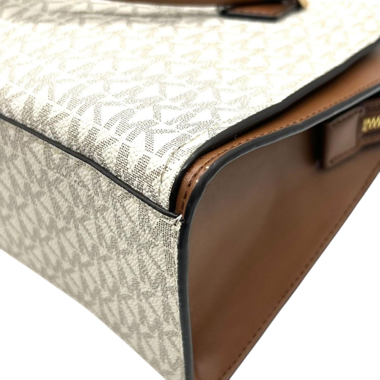 【美品】MICHAEL KORS マイケルコース 2WAY ハンドバッグ ショルダーバッグ シグネチャー MKロゴチャーム PVC レザー ブラウン ベージュ ゴールド金具 エレガント レディース 通勤 通学 クリーニング済み 自立可 s71