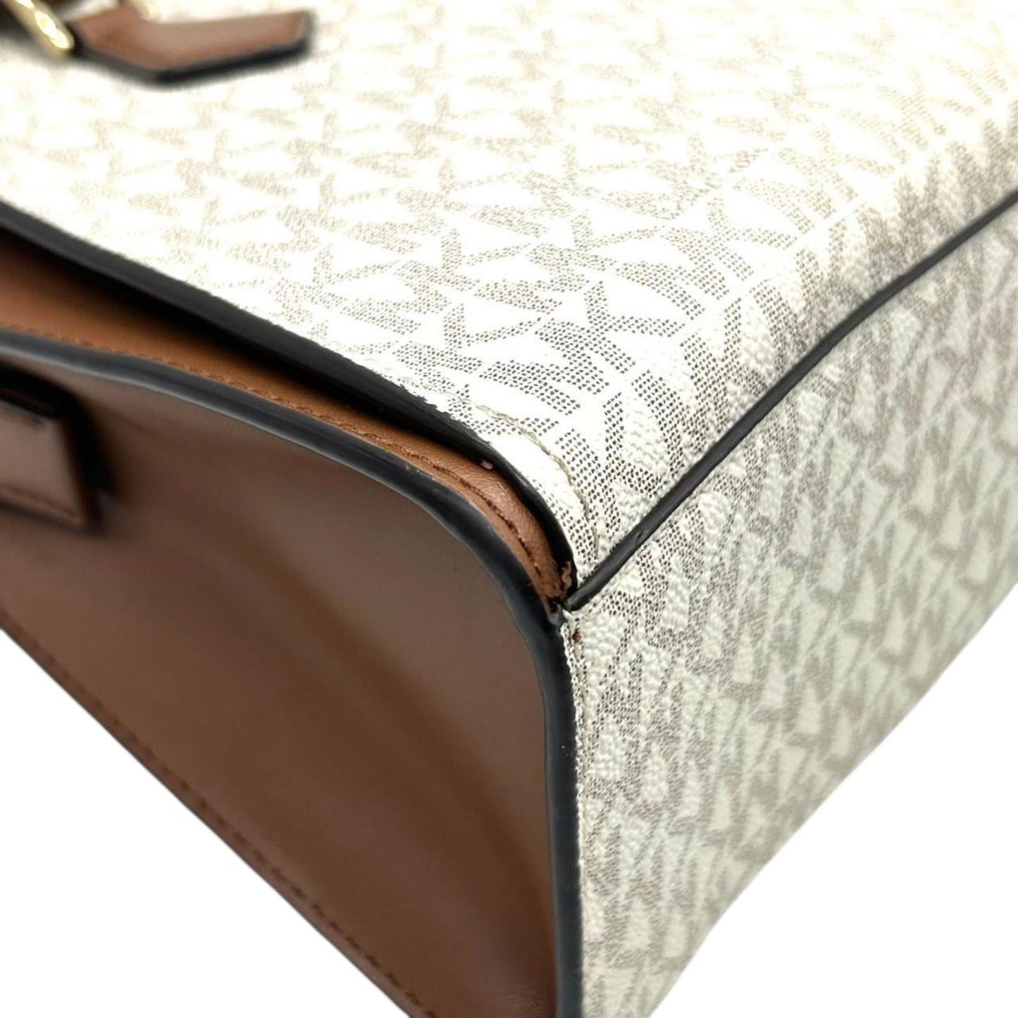 【美品】MICHAEL KORS マイケルコース 2WAY ハンドバッグ ショルダーバッグ シグネチャー MKロゴチャーム PVC レザー ブラウン ベージュ ゴールド金具 エレガント レディース 通勤 通学 クリーニング済み 自立可 s71