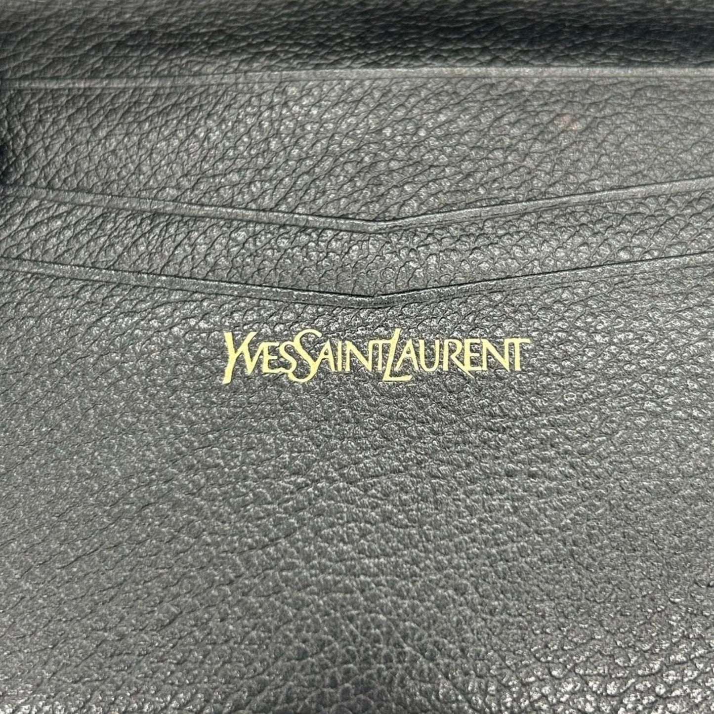 イヴ・サンローラン Yves Saint Laurent 財布 二つ折り YSLロゴ Vステッチ コンパクトウォレット 本革 レザー ブラック 黒 クラシック ヴィンテージ メンズ レディース ユニセックス クリーニング済み w5