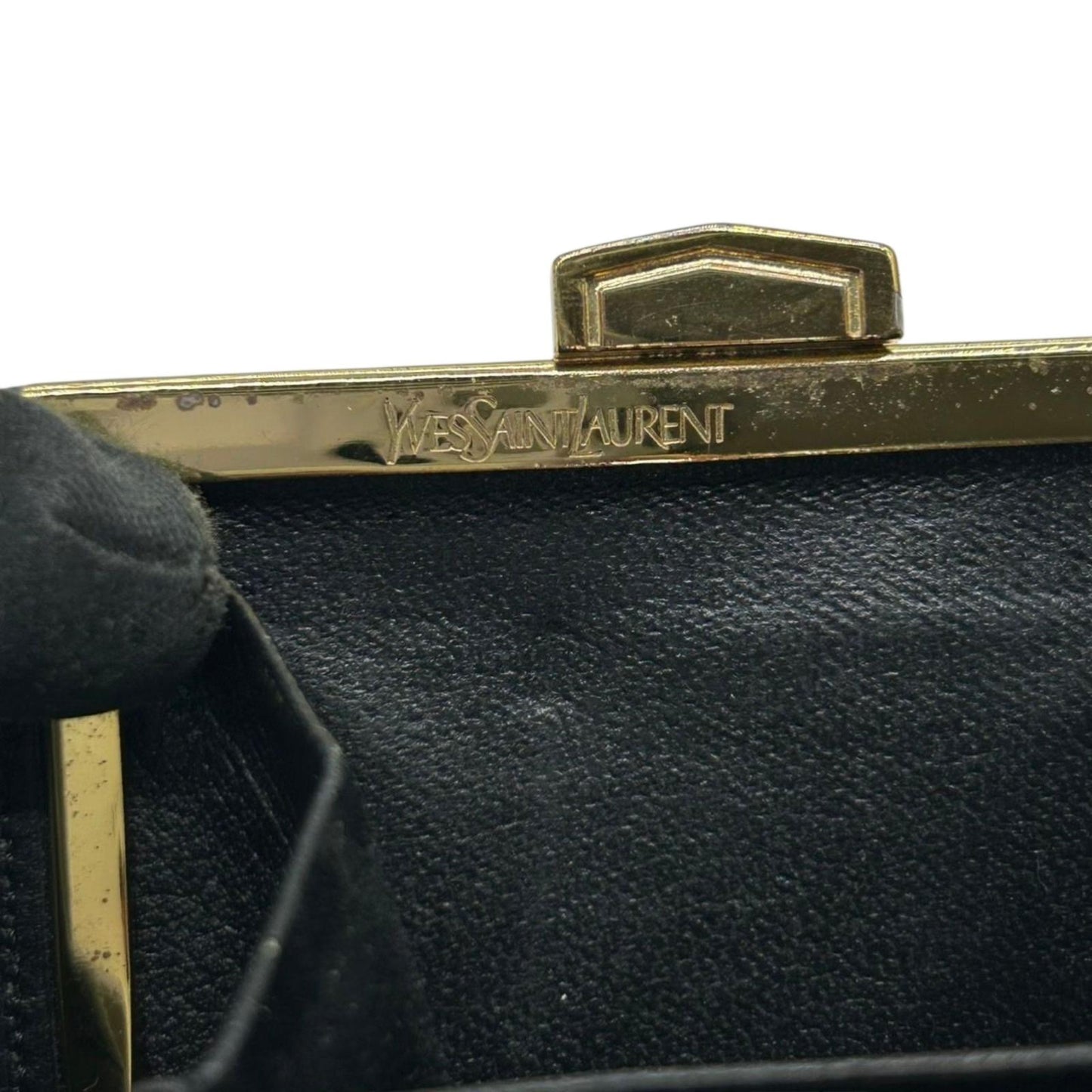 イヴ・サンローラン Yves Saint Laurent 財布 二つ折り YSLロゴ Vステッチ コンパクトウォレット 本革 レザー ブラック 黒 クラシック ヴィンテージ メンズ レディース ユニセックス クリーニング済み w5