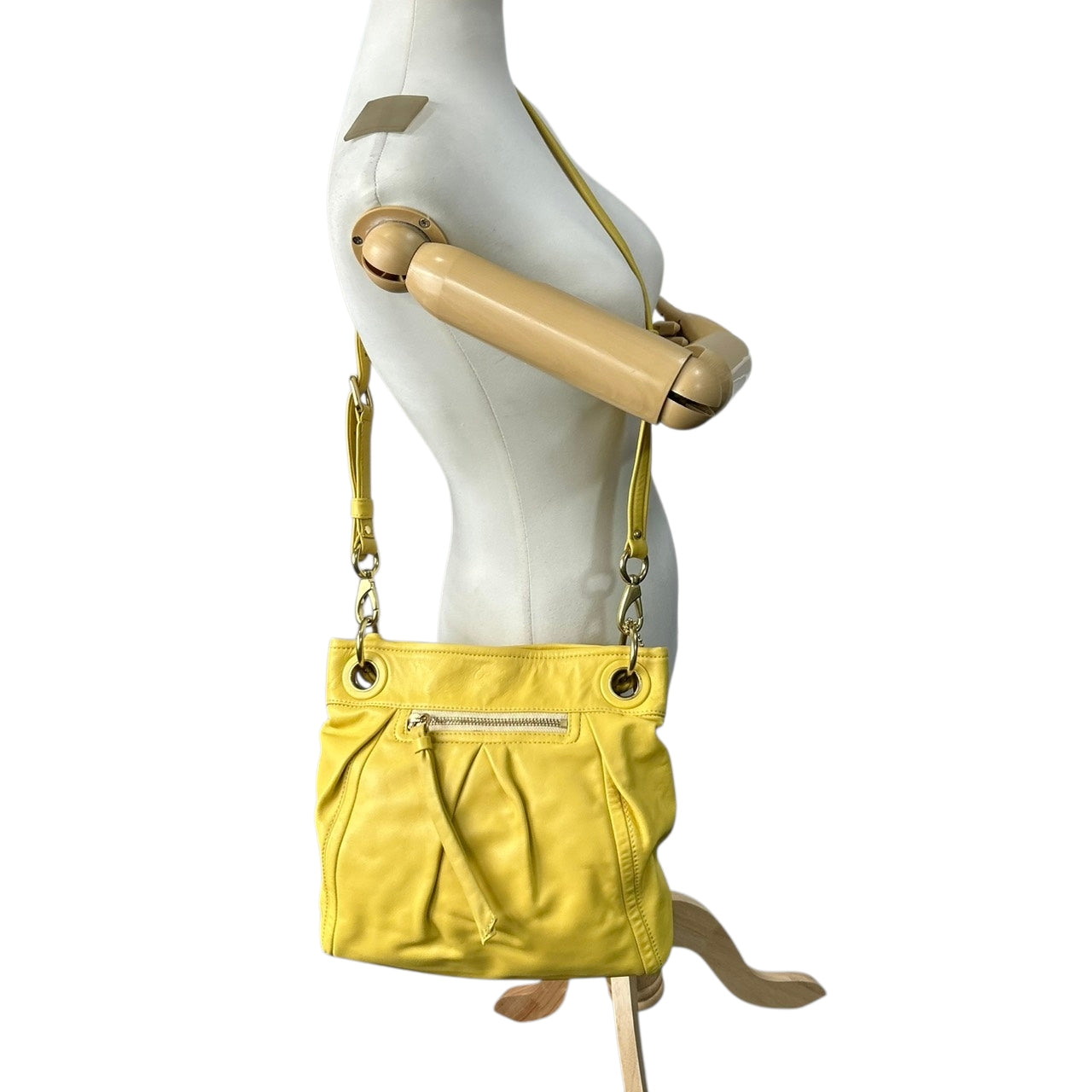 美品 コーチ COACH パーカー F13416 2WAY ショルダーバッグ ハンドバッグ 斜め掛け可 レザー 本革 イエロー 黄色 マスタード コンバーチブル ギャザー タッセル チャーム レディース 肩掛け 軽量 鞄 カバン s78