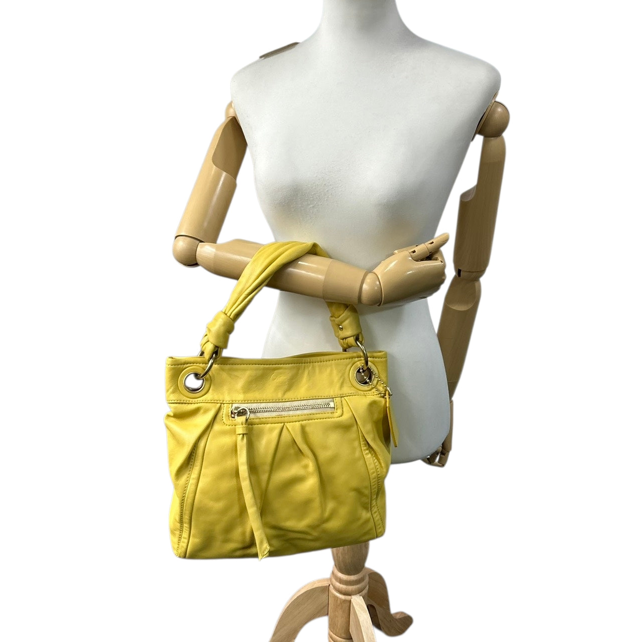 美品 コーチ COACH パーカー F13416 2WAY ショルダーバッグ ハンドバッグ 斜め掛け可 レザー 本革 イエロー 黄色 マスタード コンバーチブル ギャザー タッセル チャーム レディース 肩掛け 軽量 鞄 カバン s78