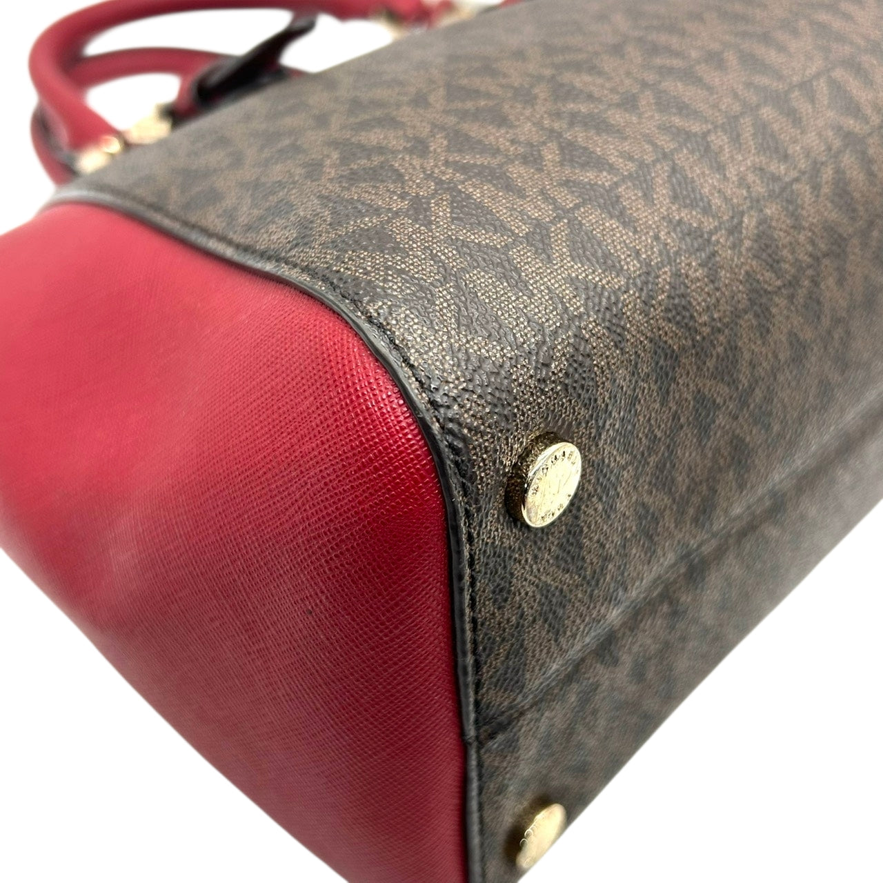 美品 マイケルコース MICHAEL KORS ハンドバッグ ショルダーバッグ 2way 斜め掛け可 シグネチャー MKロゴ バイカラー 赤 レッド 茶 ブラウン PVC レザー サッチェル ゴールド金具 チャーム 自立可 エレガント レディース s87